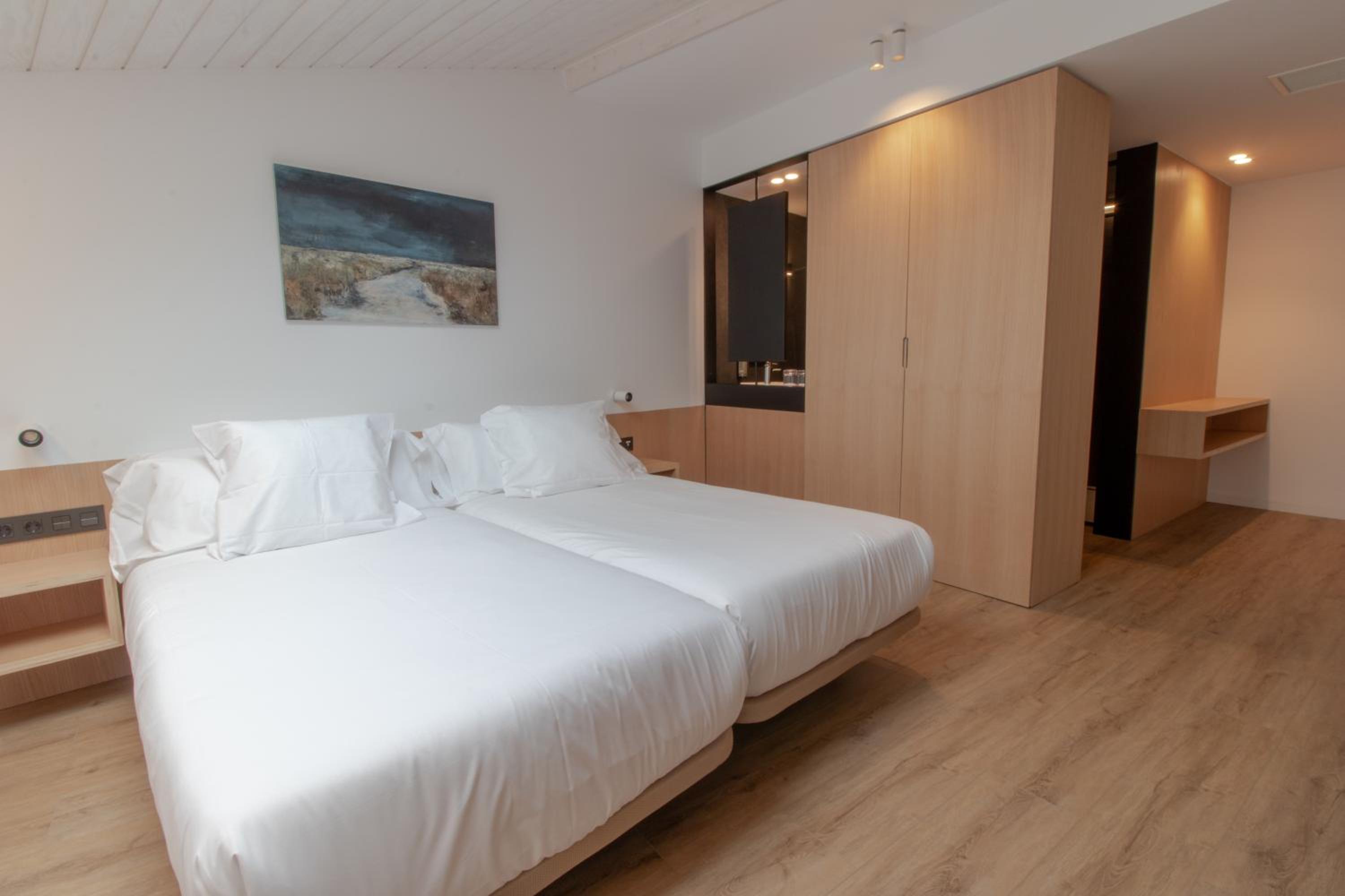 Twin Room - Photo 20