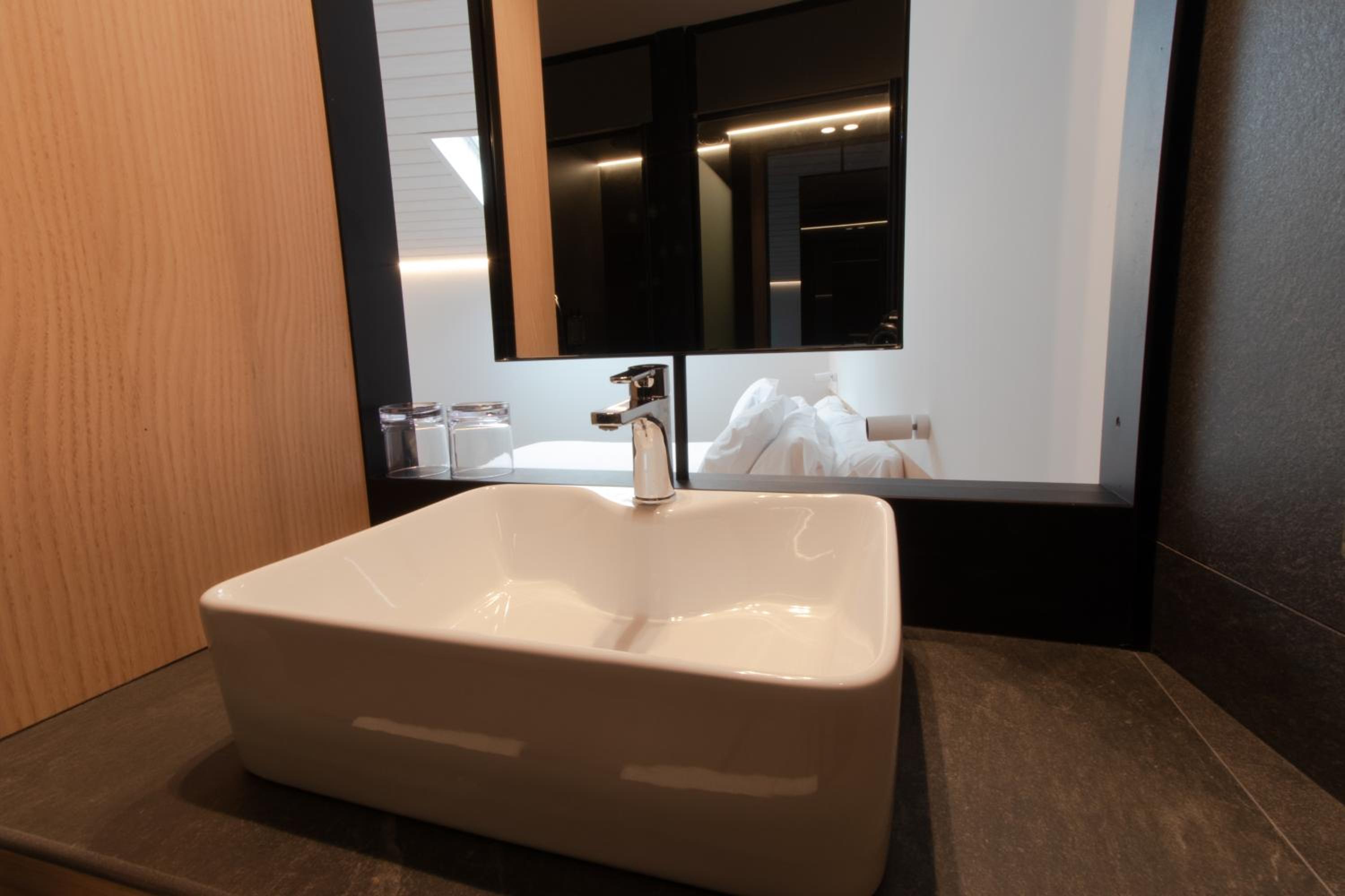 Twin Room - Photo 19