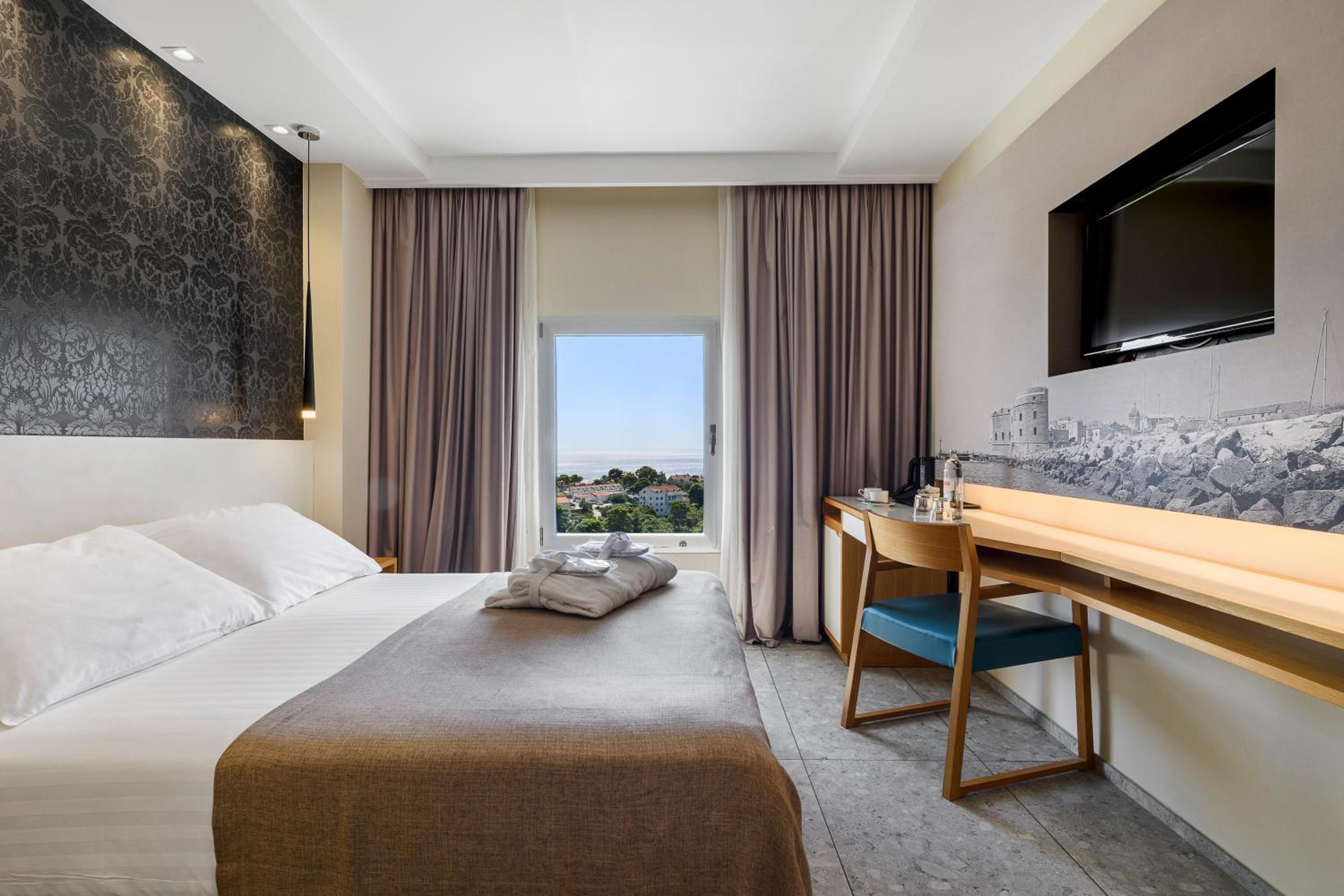 Double or Twin Room - Photo 2