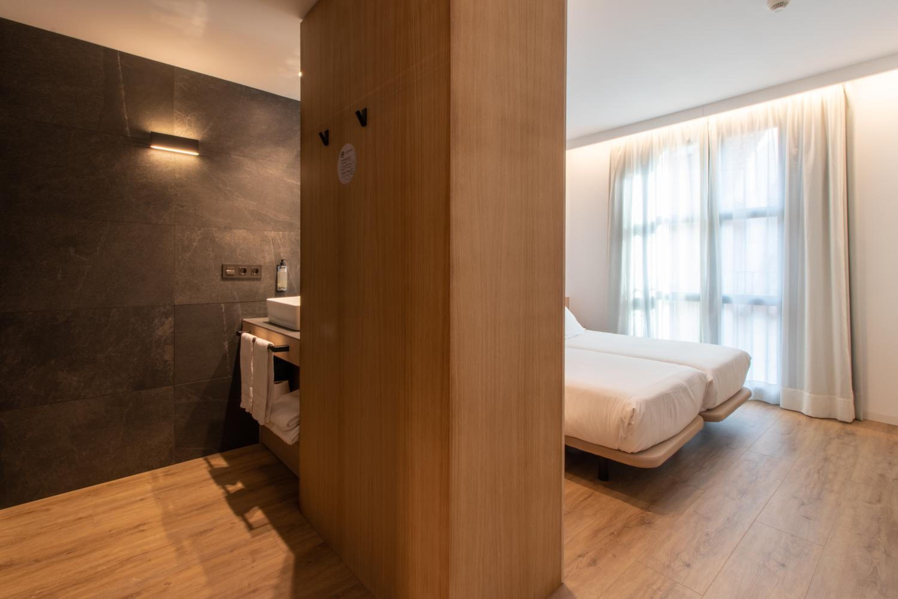 Twin Room - Photo 29