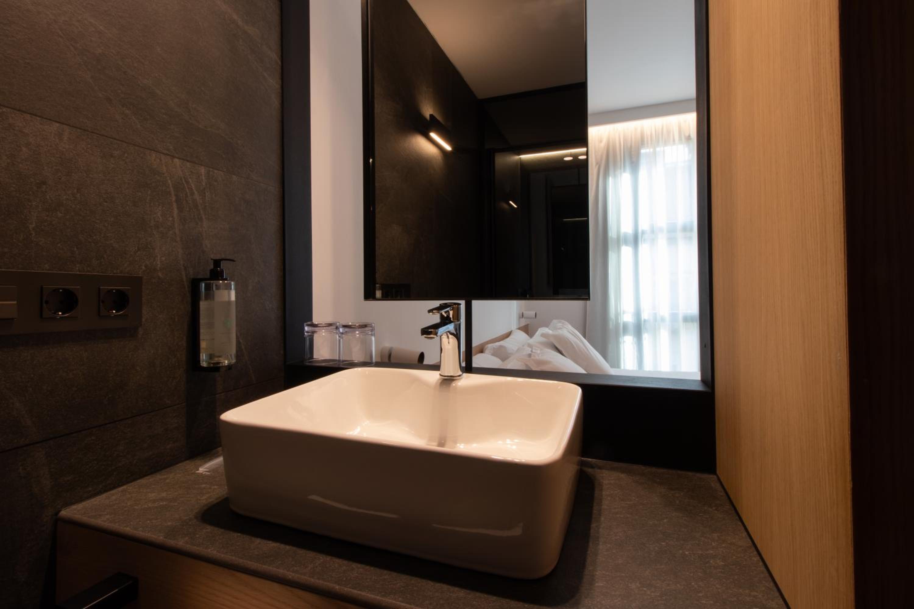 Twin Room - Photo 28