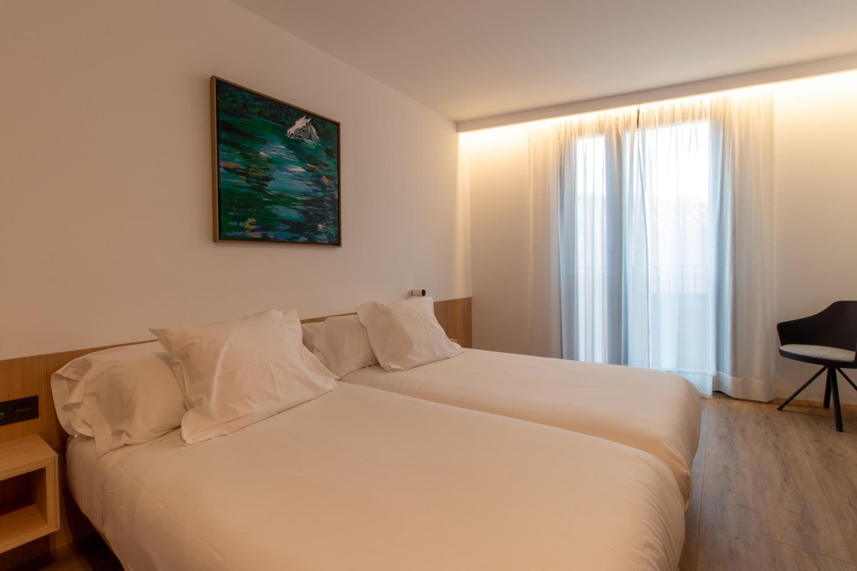 Twin Room - Photo 23