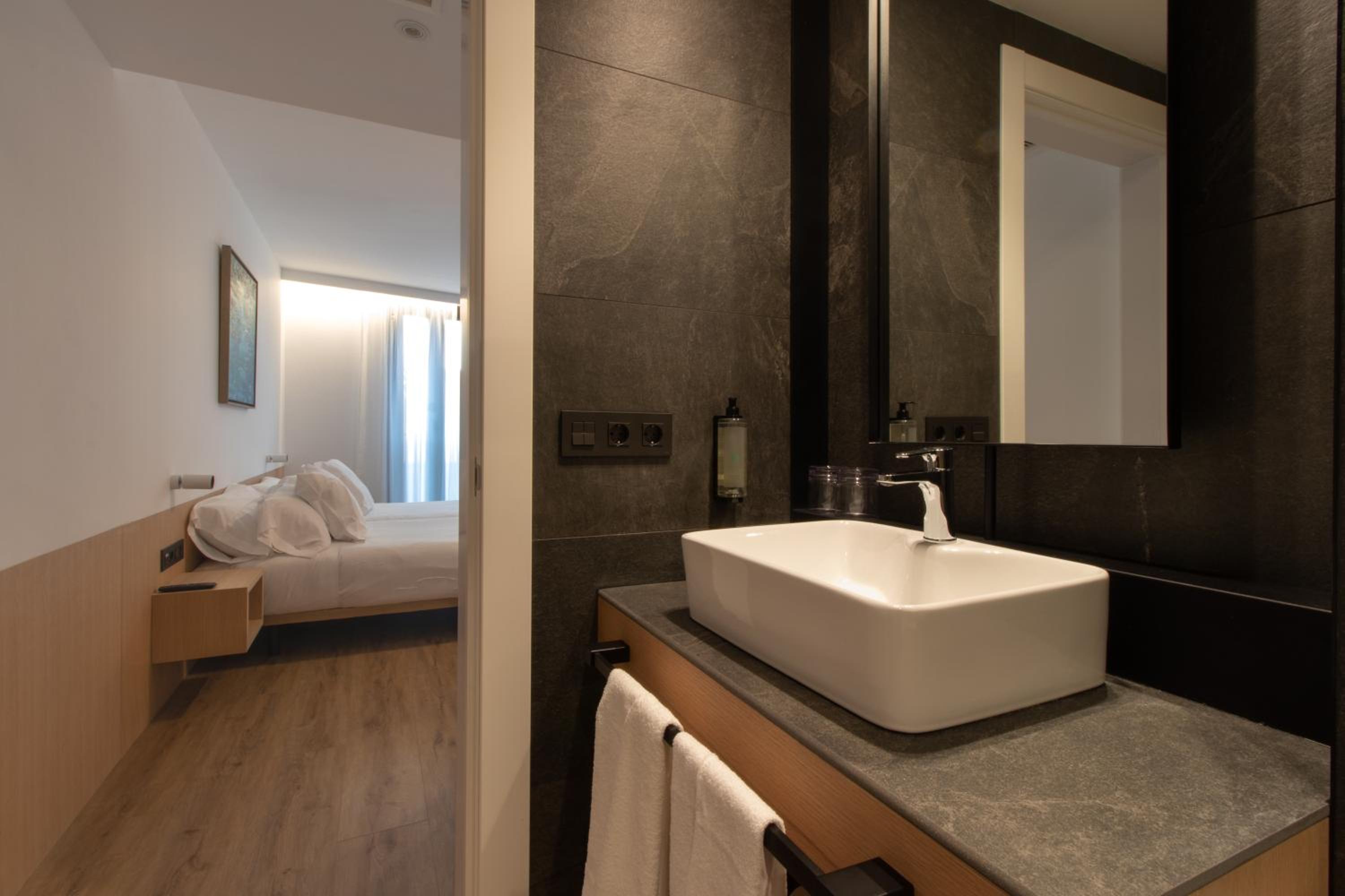 Twin Room - Photo 25