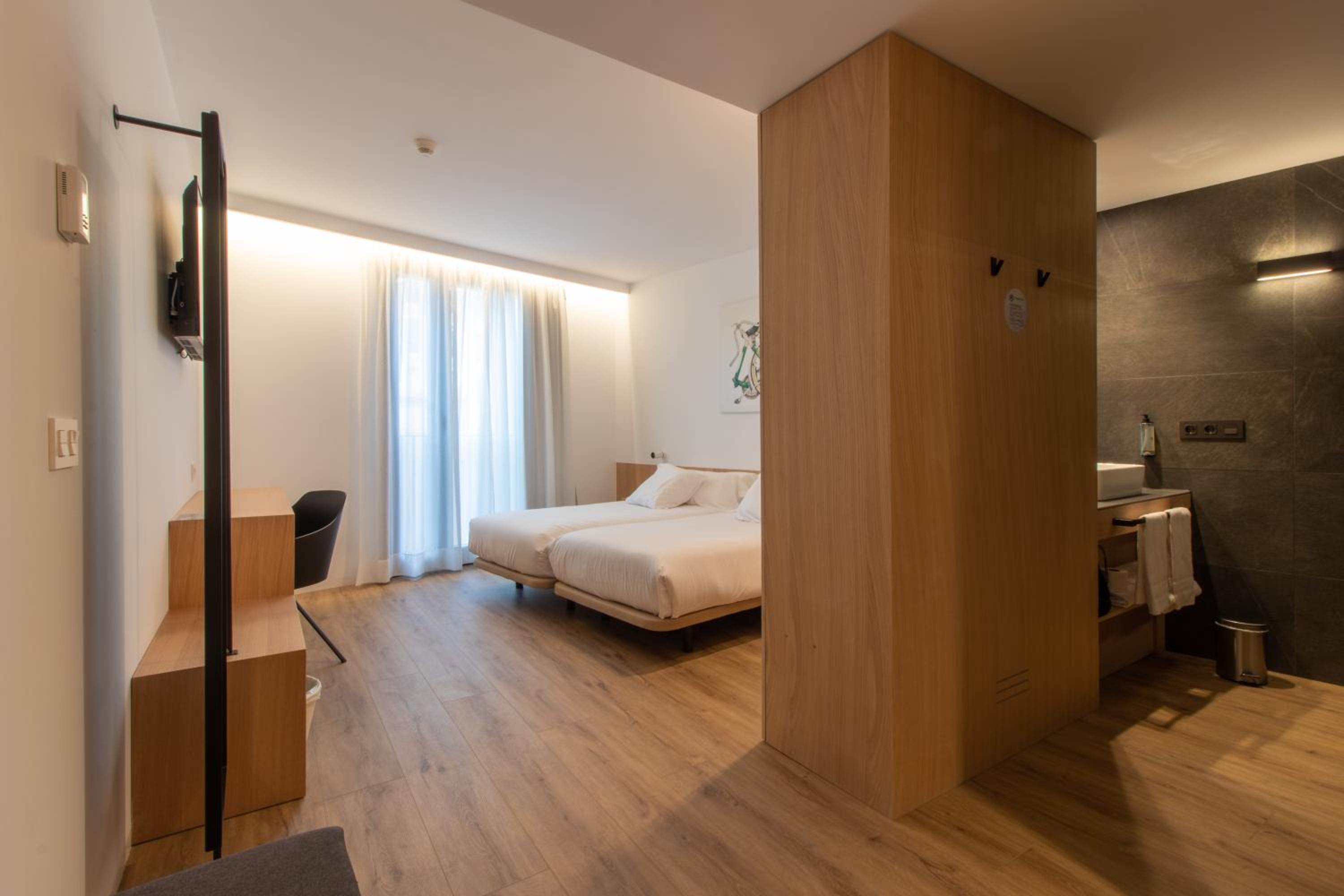 Twin Room - Photo 27