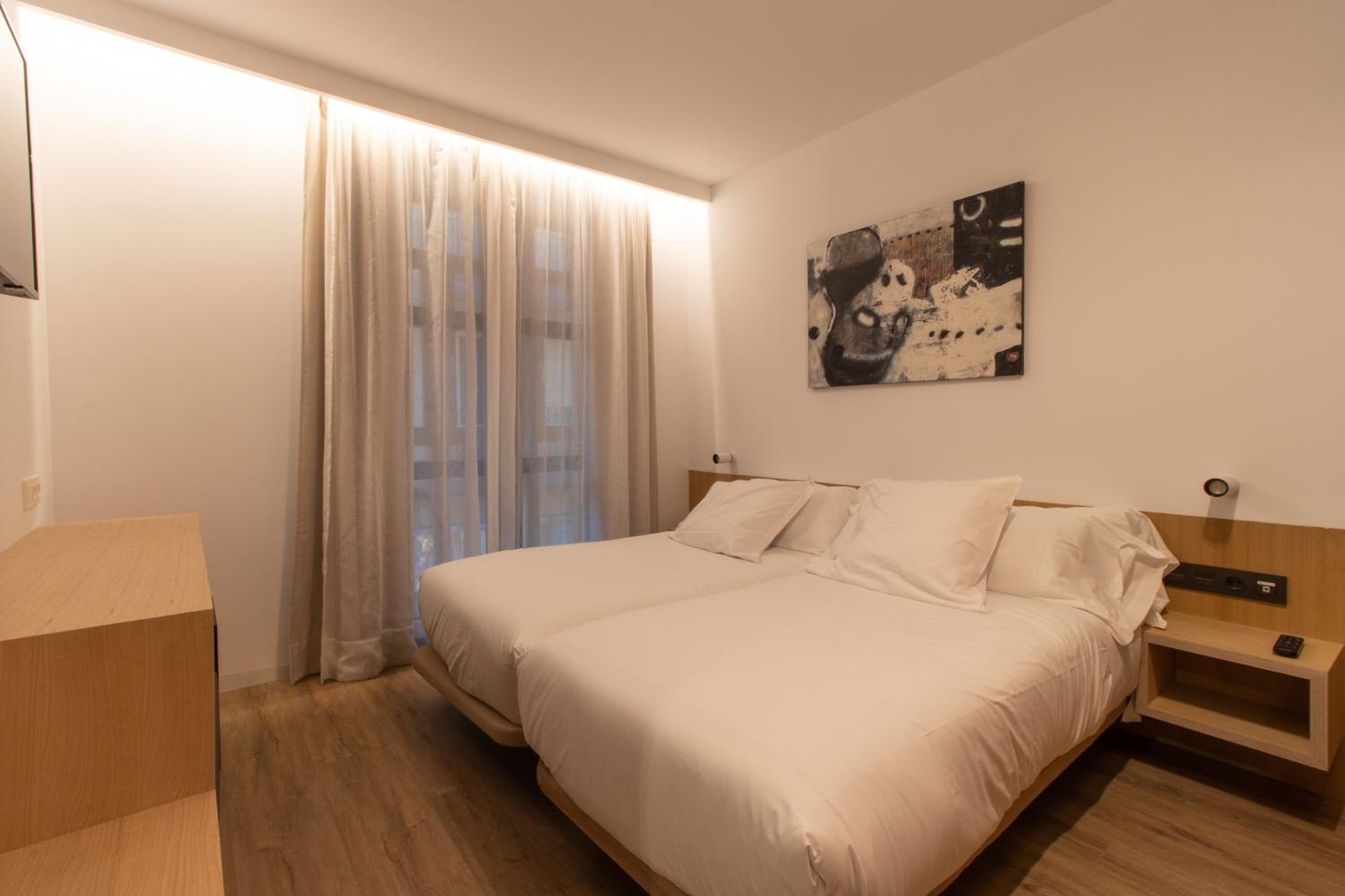 Twin Room - Photo 32