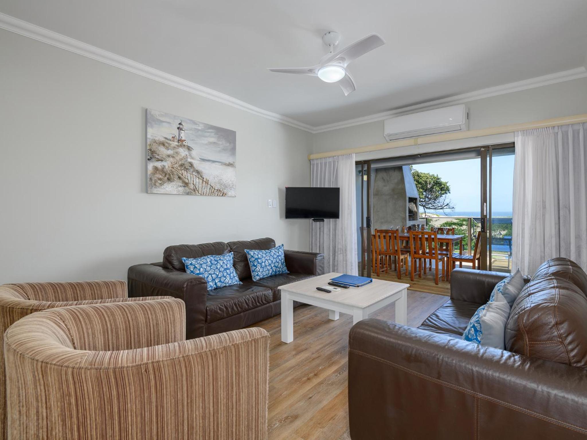 Three Bedroom Luxury Apartment with Splash Pool photo 1