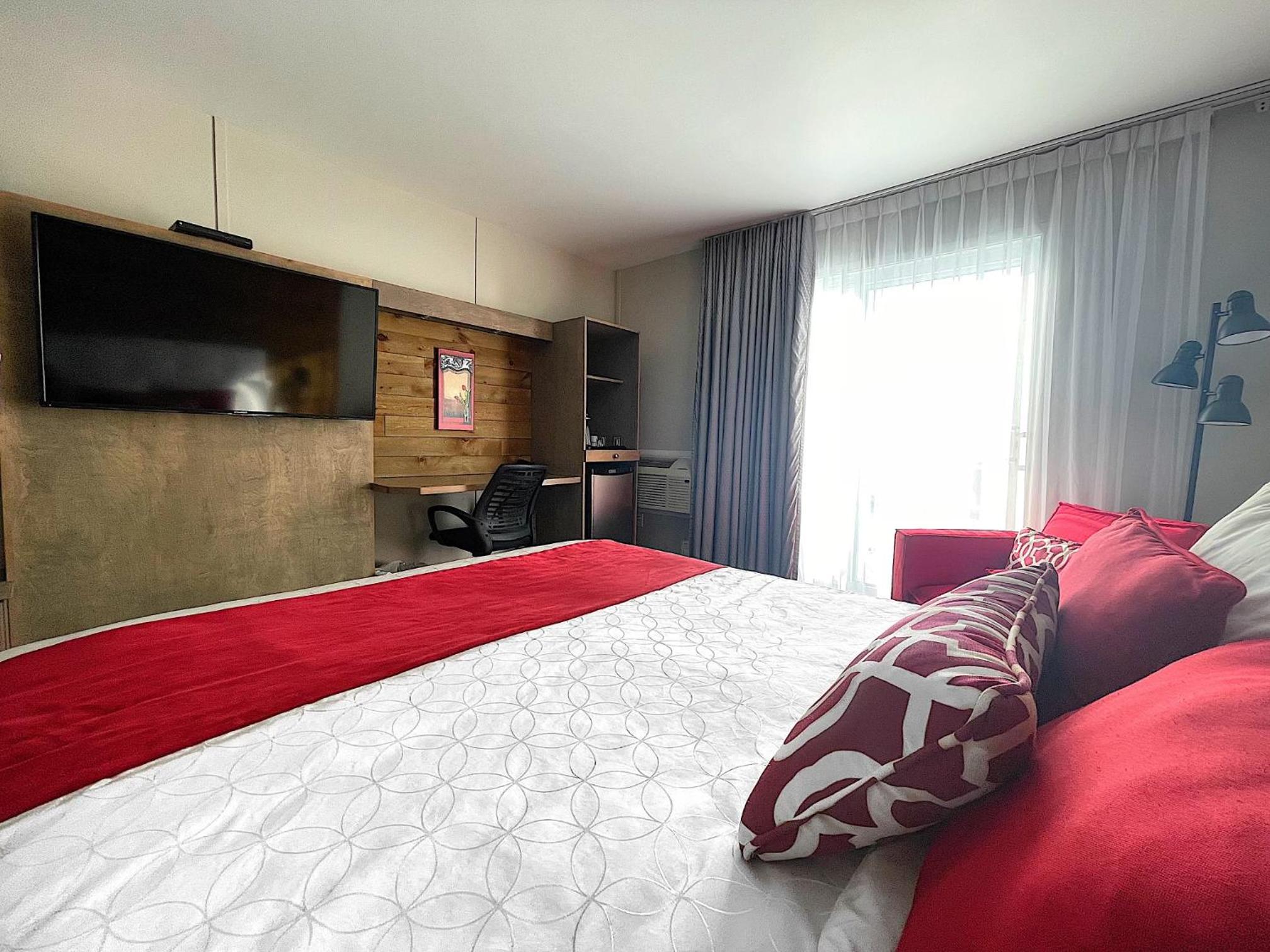 Business Queen Room