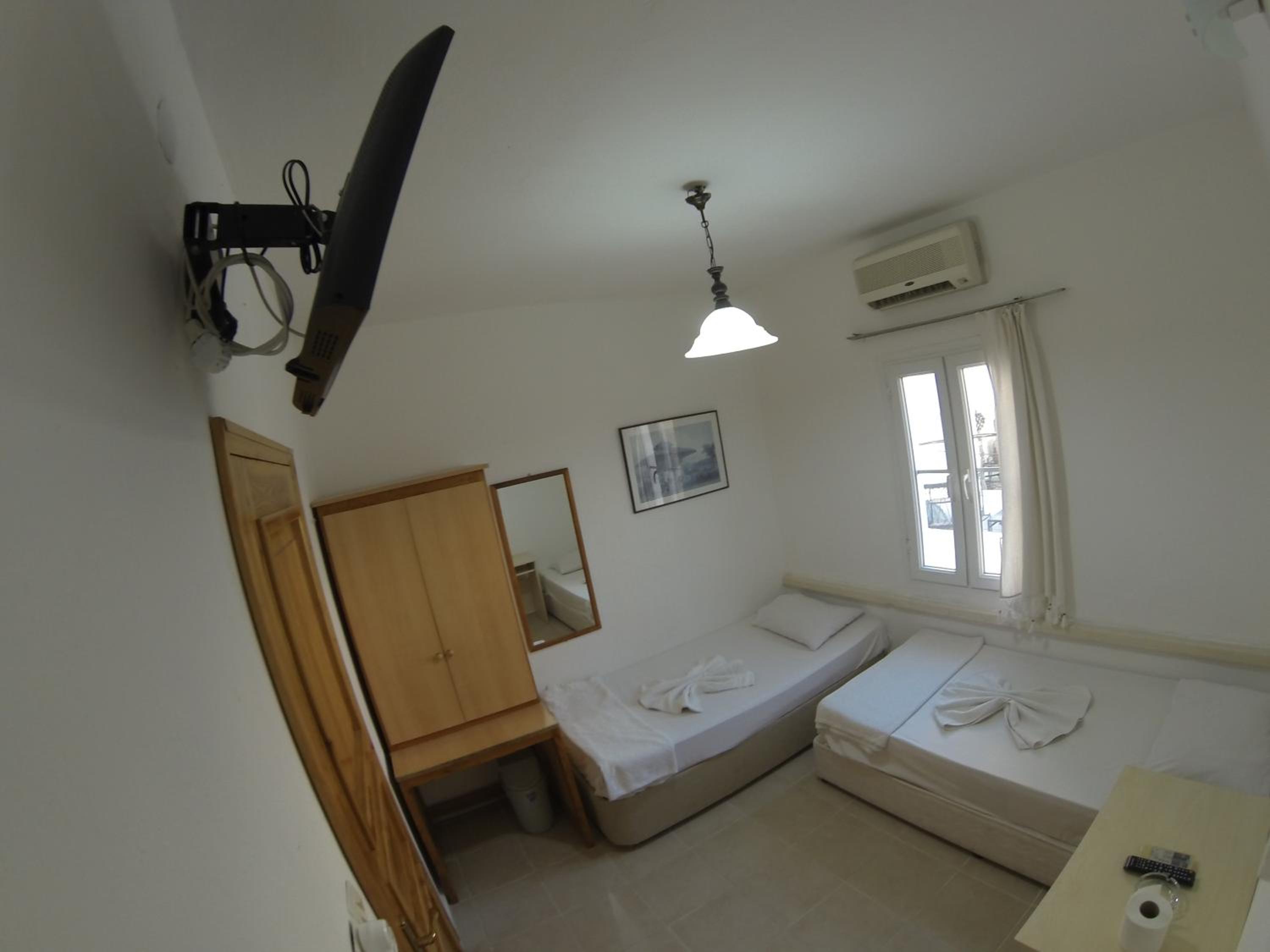 Standard Twin Room - Photo 5