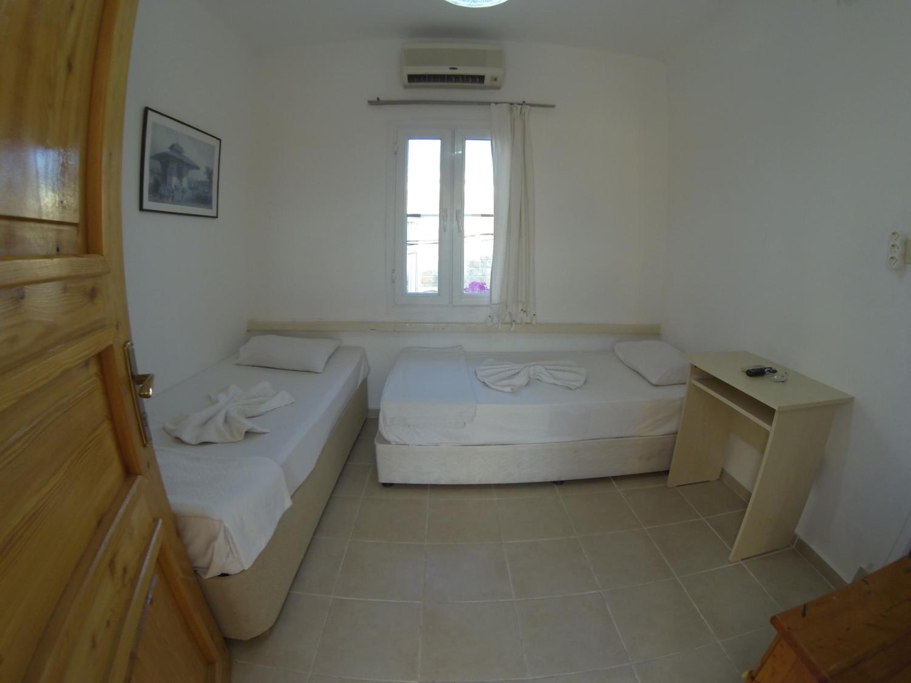 Standard Twin Room - Photo 6