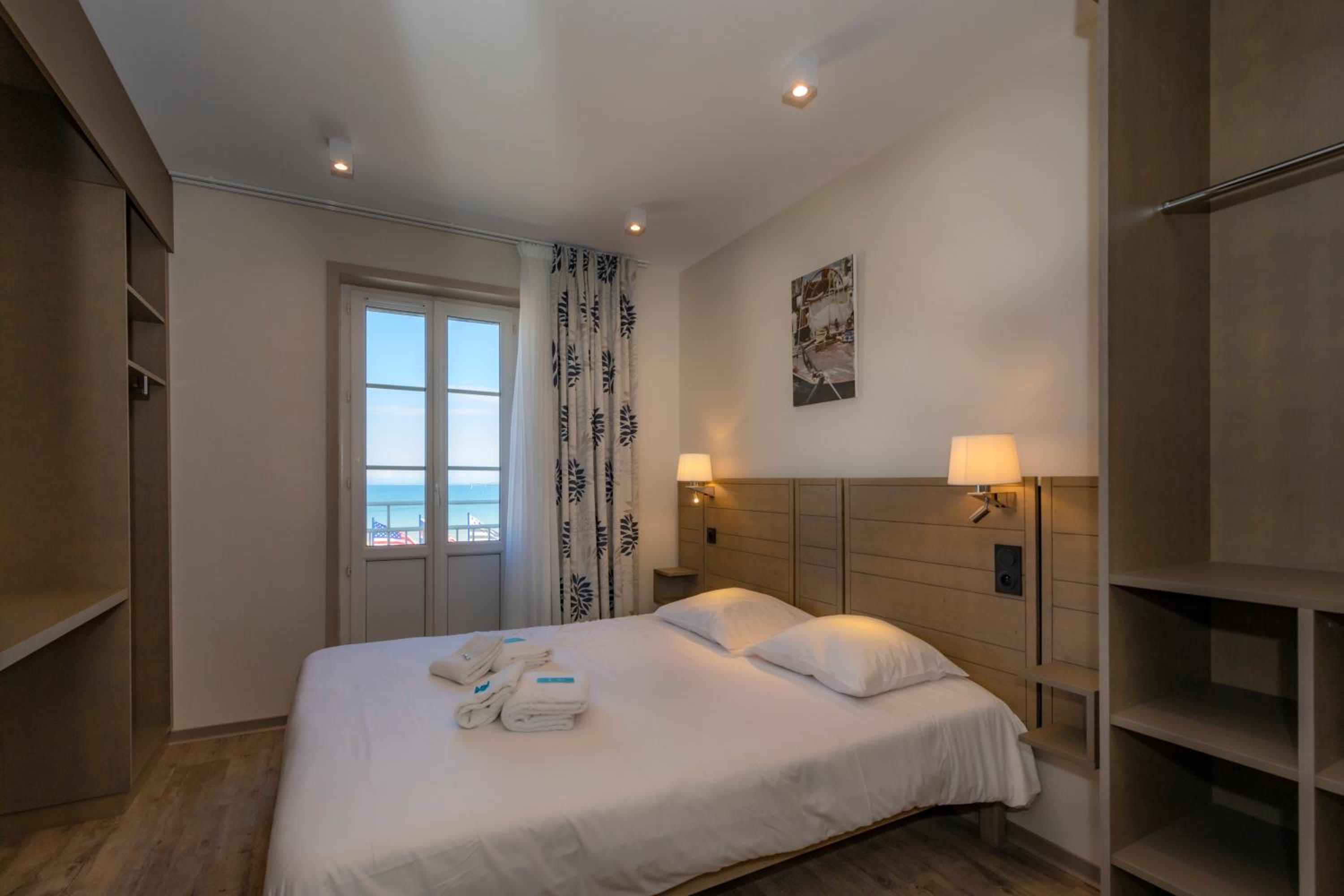 Double Room (1 Adult + 1 Child)