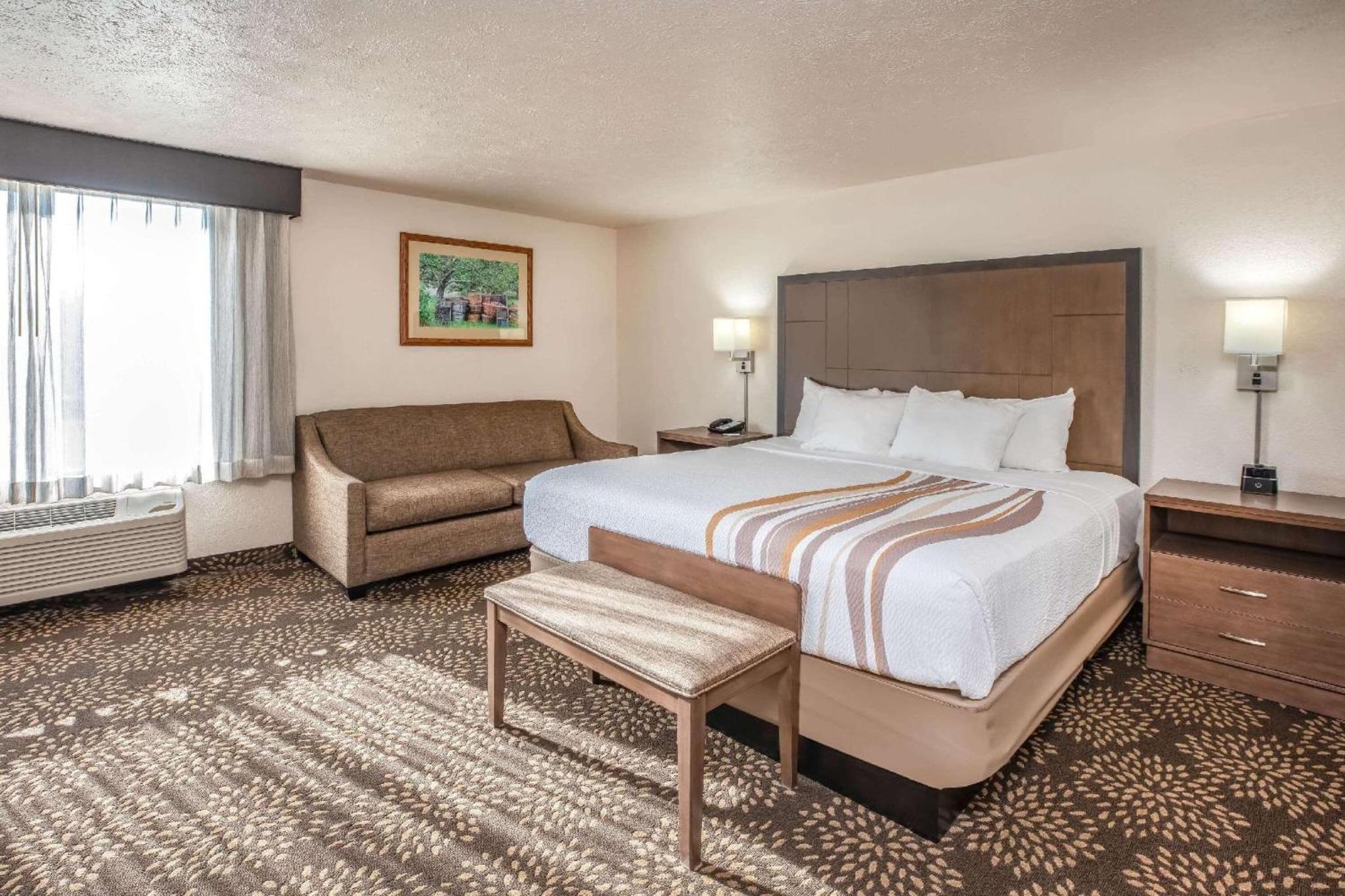 King Suite with Sofa Bed - Non Smoking - Photo 12