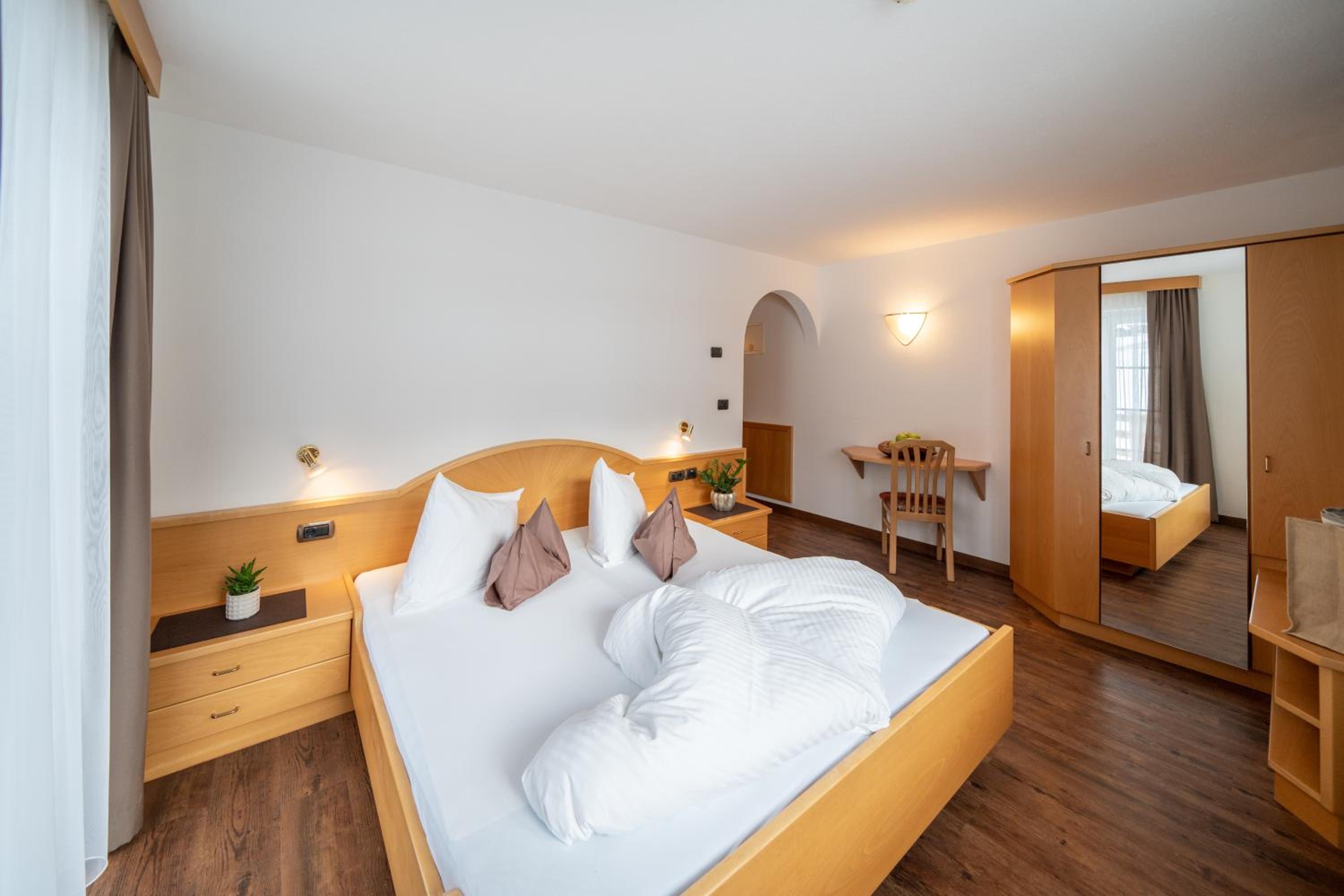 Budget Double Room - Annex Residence Hotellino (164 ft) - Photo 1
