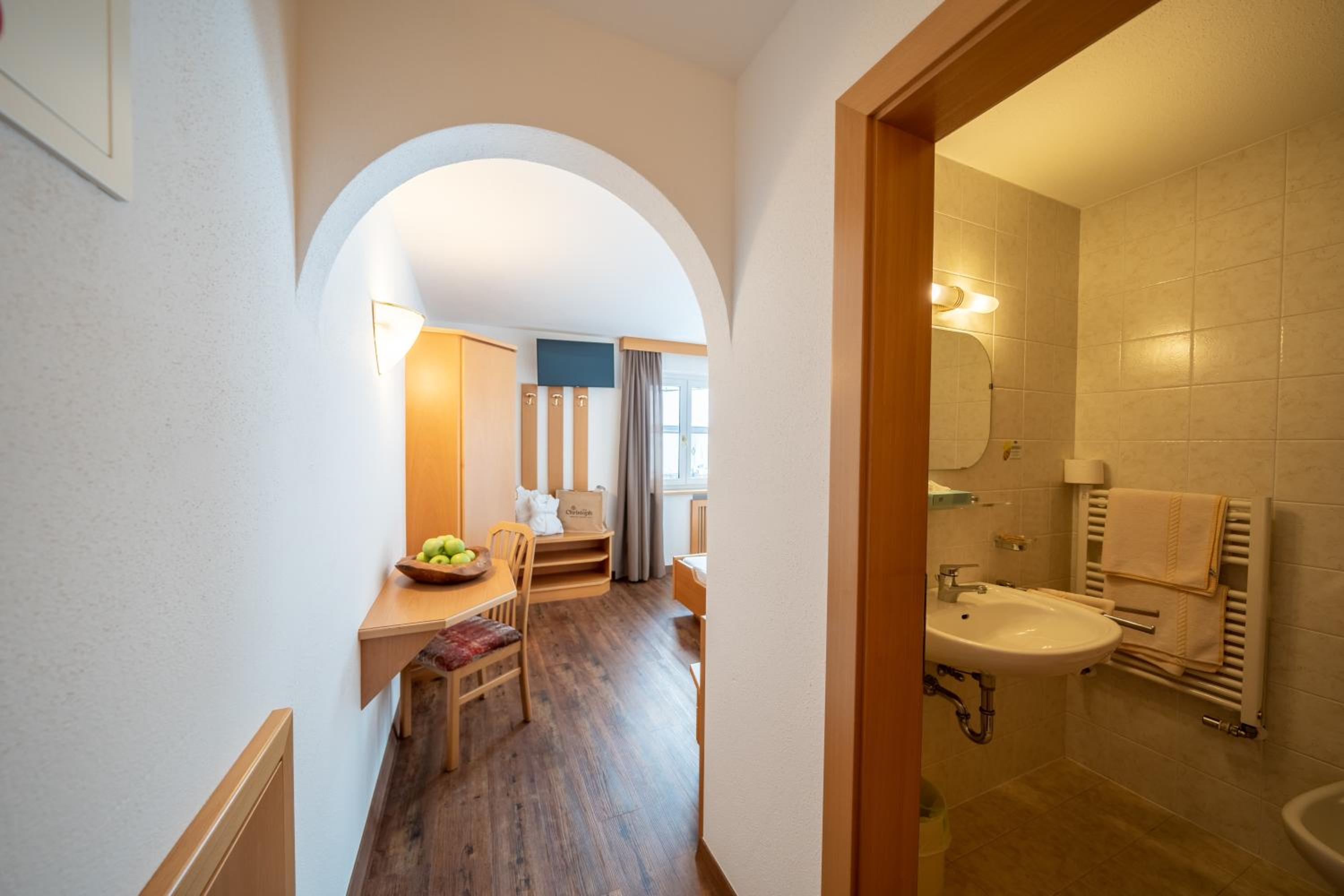 Budget Double Room - Annex Residence Hotellino (164 ft) - Photo 2