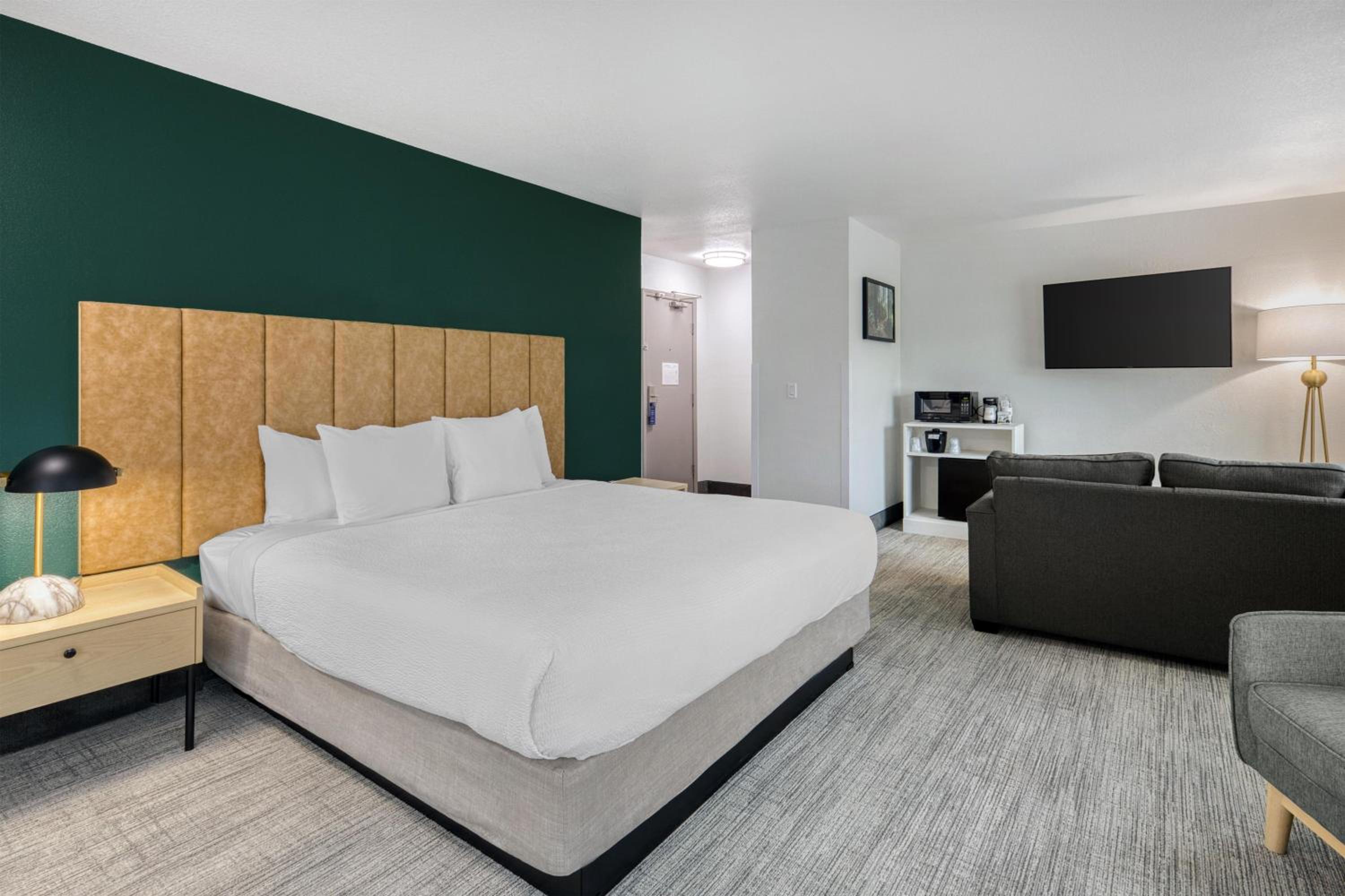 King Suite with Balcony and Courtyard View - Non-Smoking