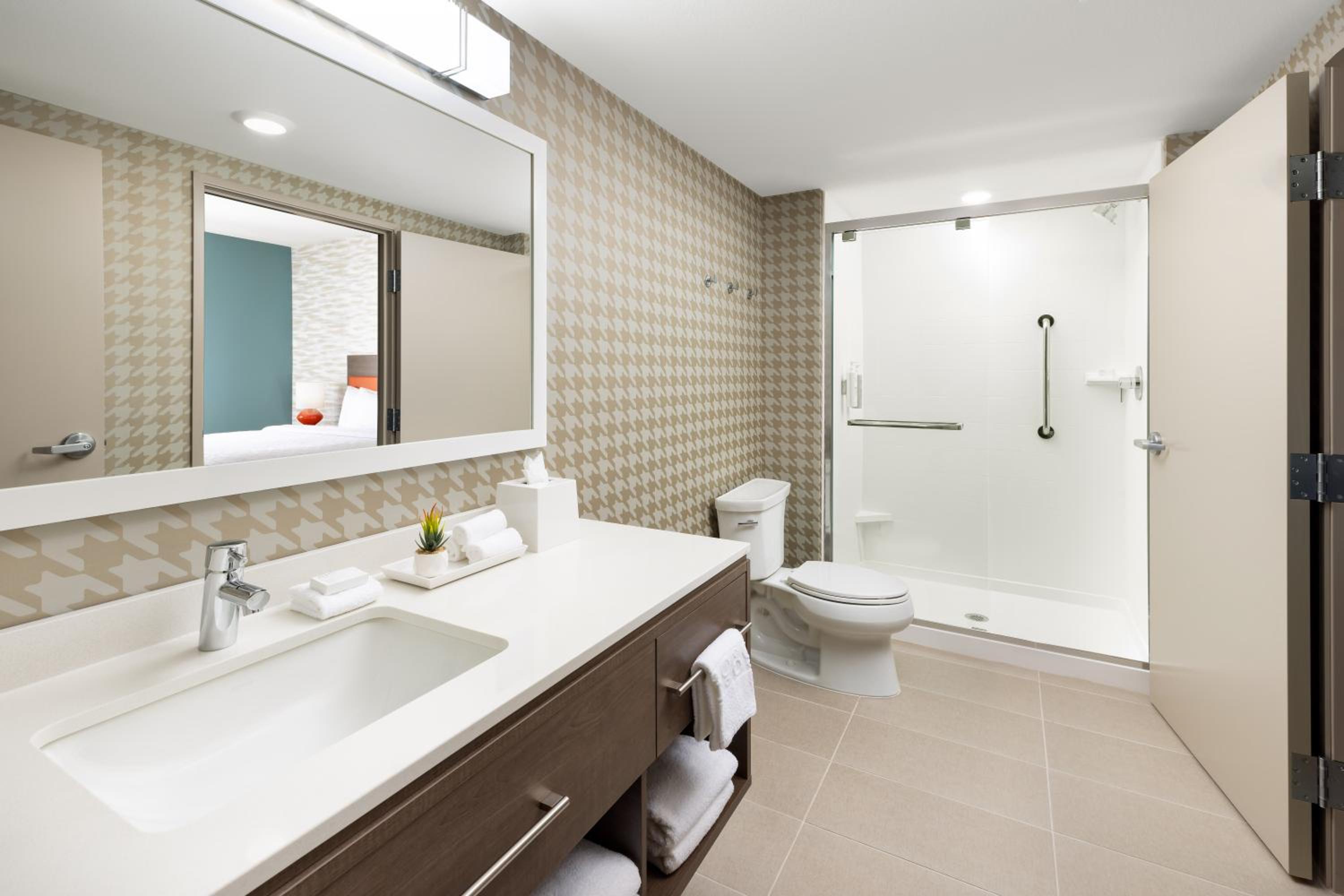 King Studio Suite - Photo 8