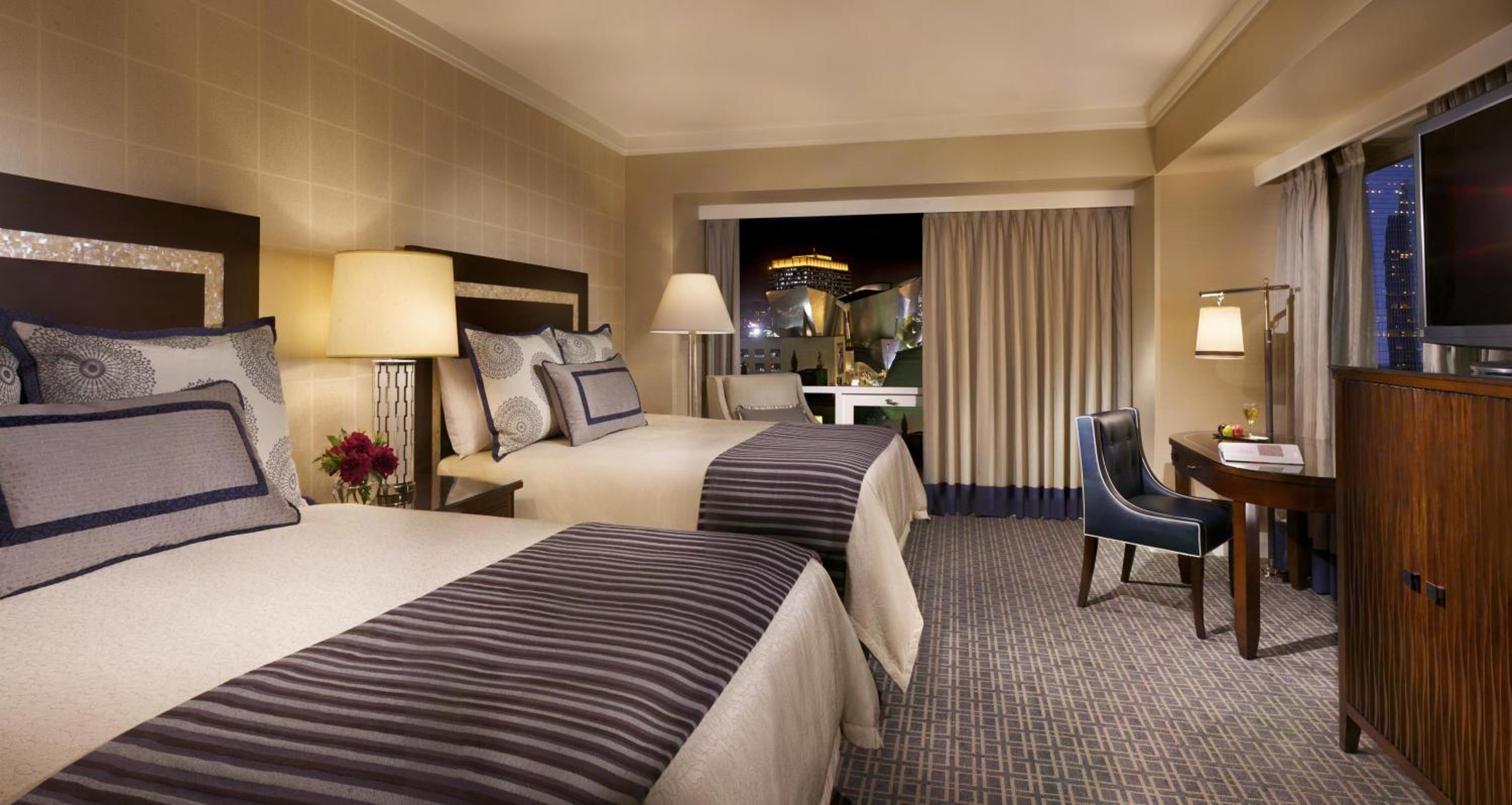 Deluxe Double Room with Two Double Beds thumbnail 5