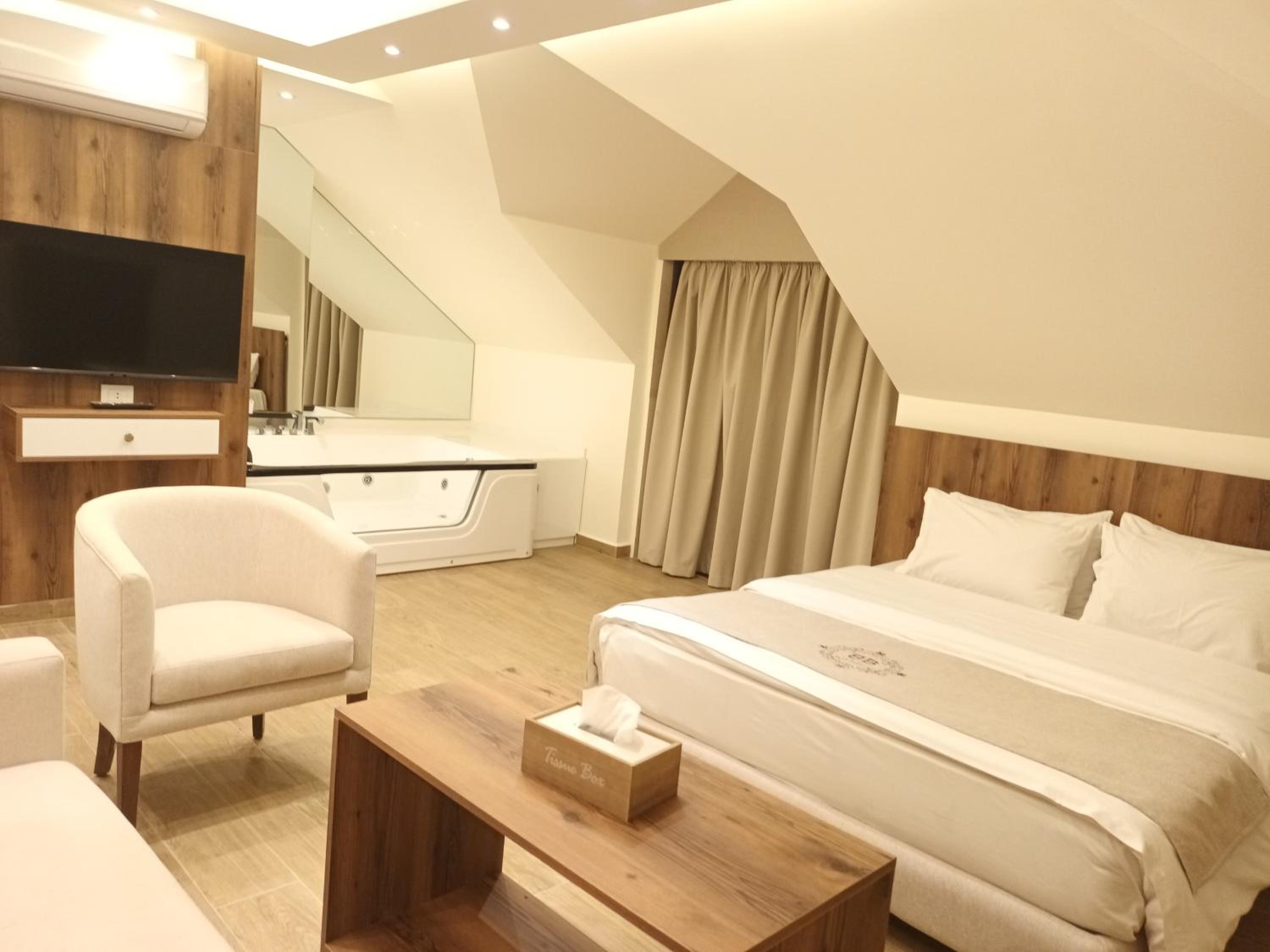 King Suite with Spa Bath photo 3