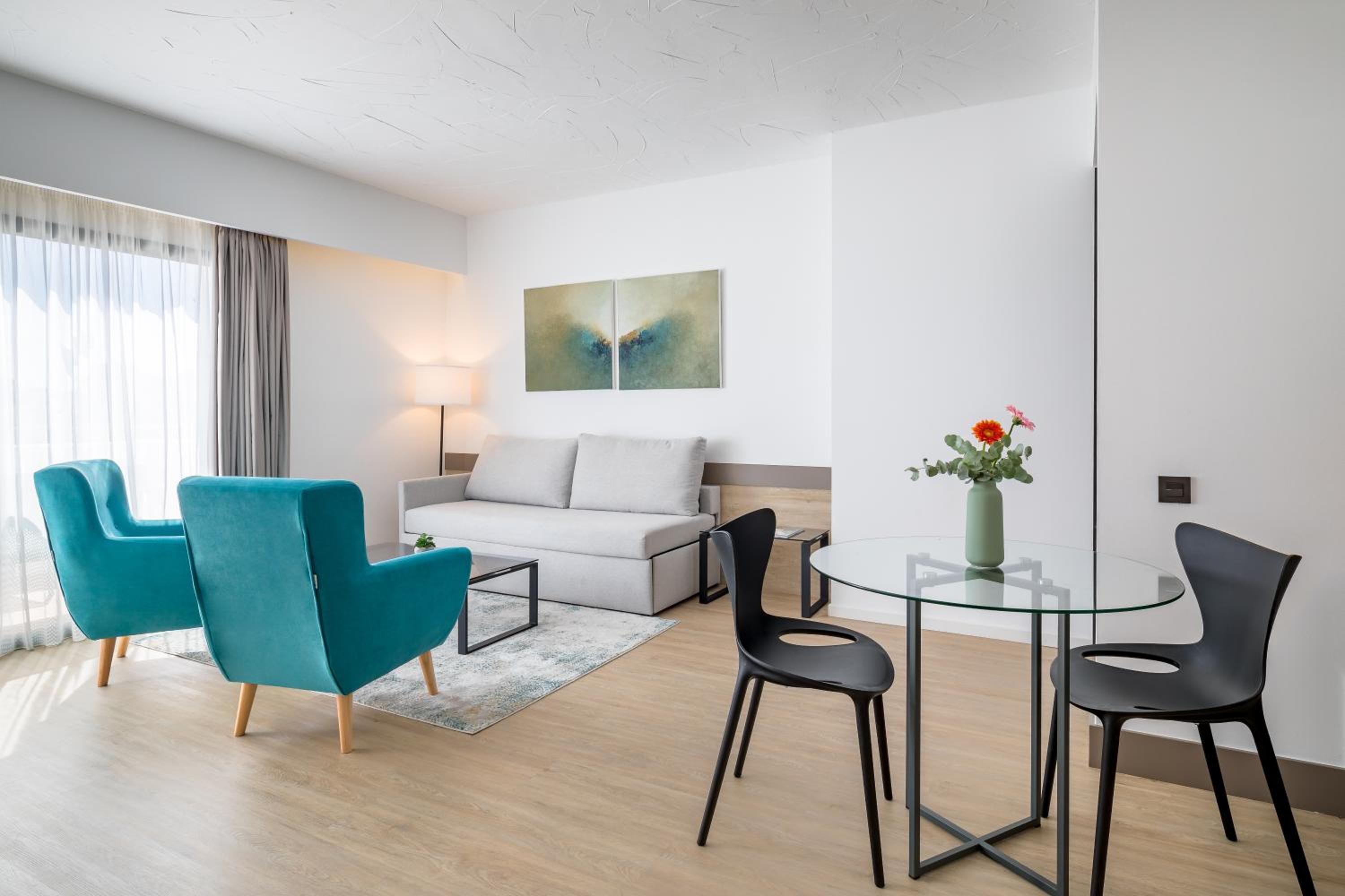 Junior Suite (2 Adults + 2 Children) - Photo 3