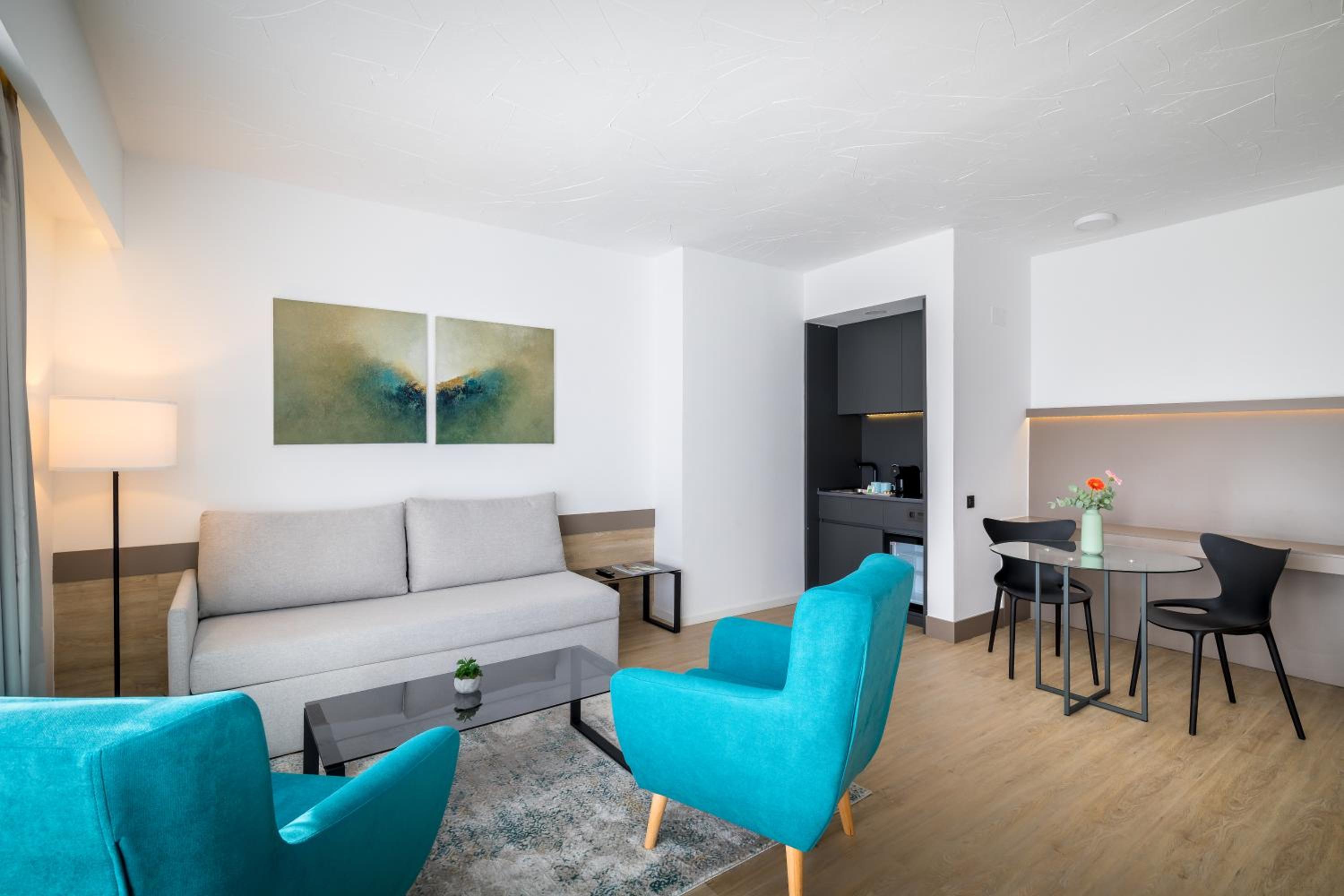 Junior Suite (2 Adults + 2 Children) - Photo 7