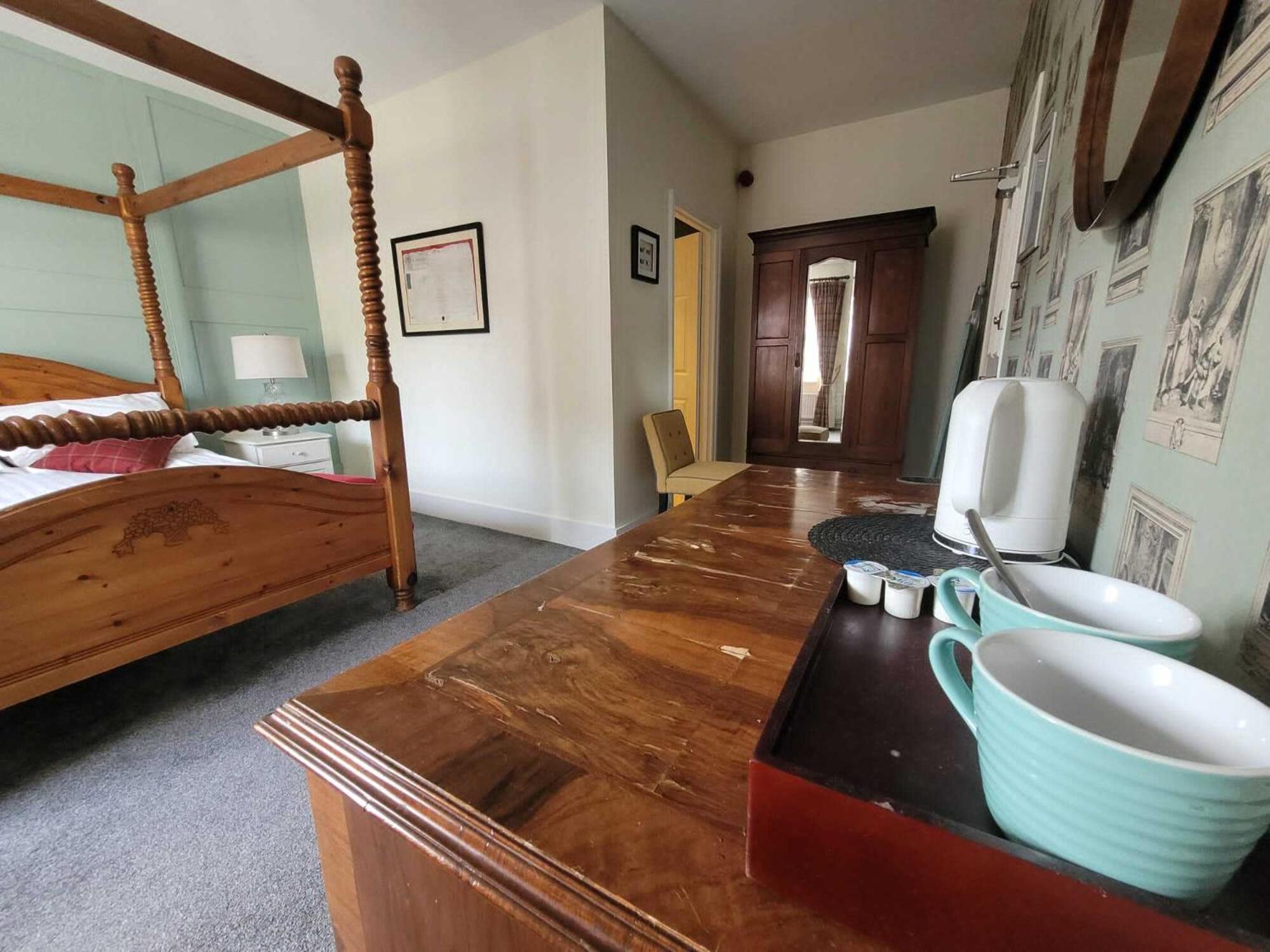 Quadruple Room with Bath photo 2