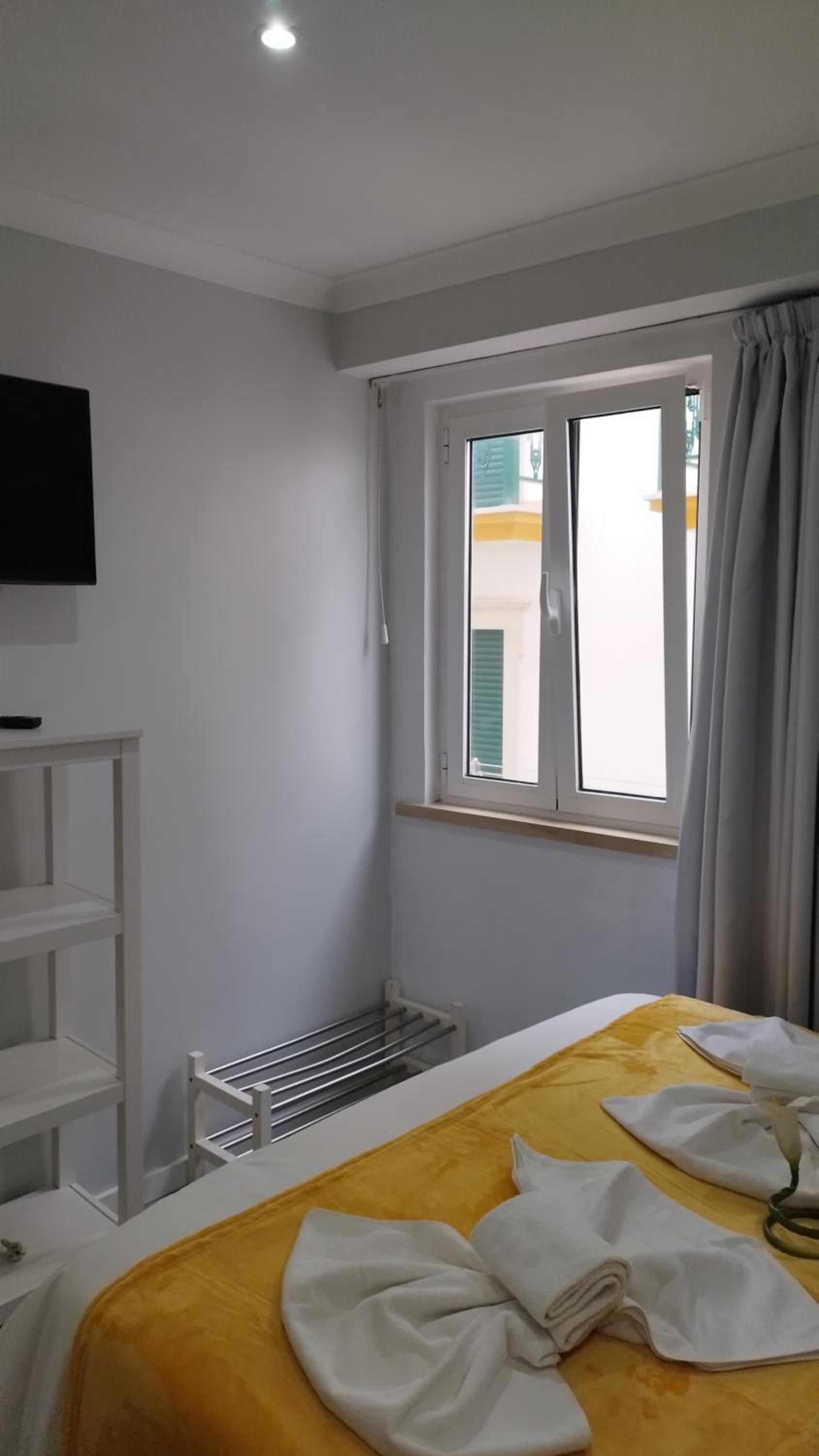 One-Bedroom Apartment - Photo 12