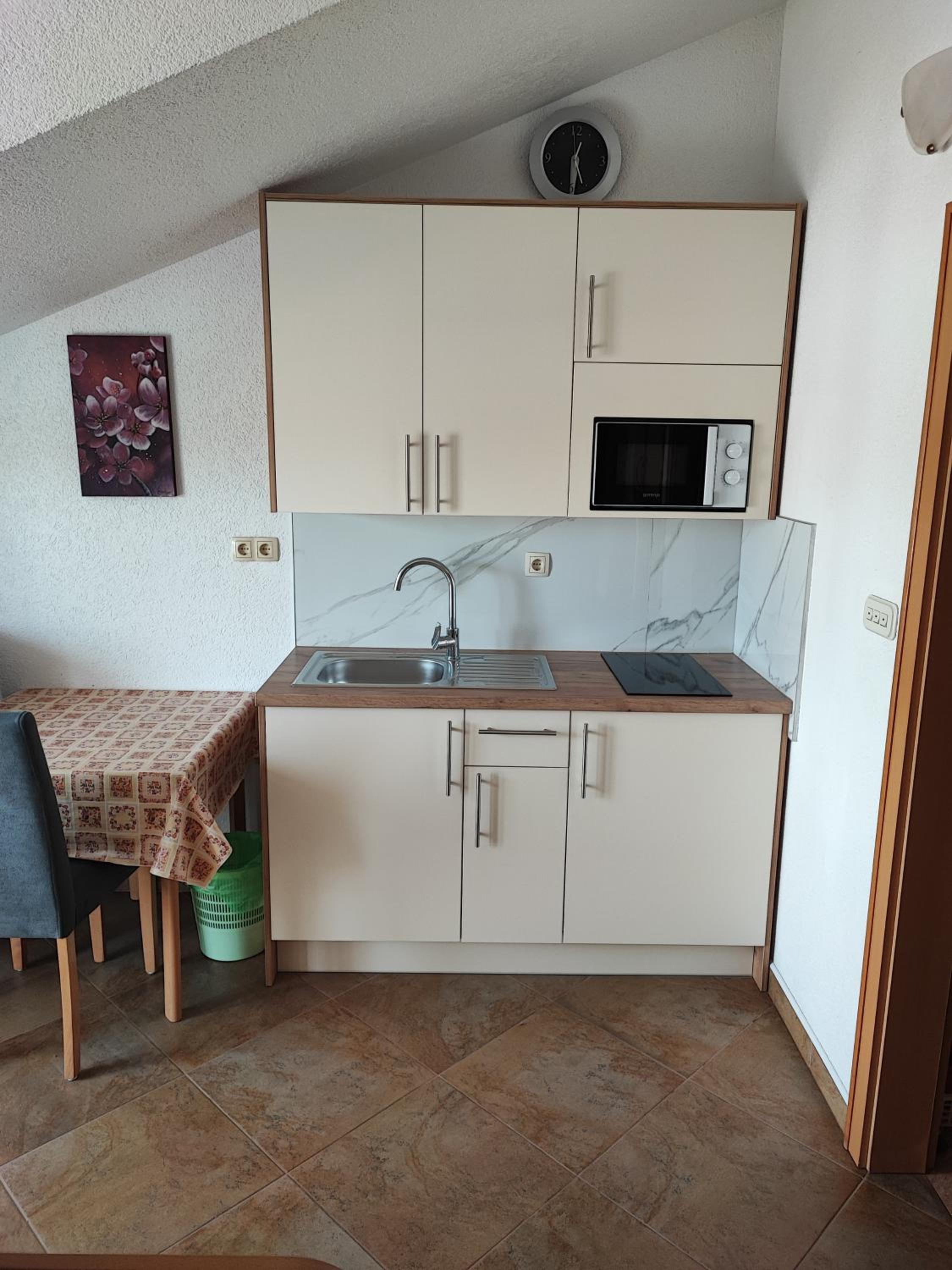 Apartment photo 2