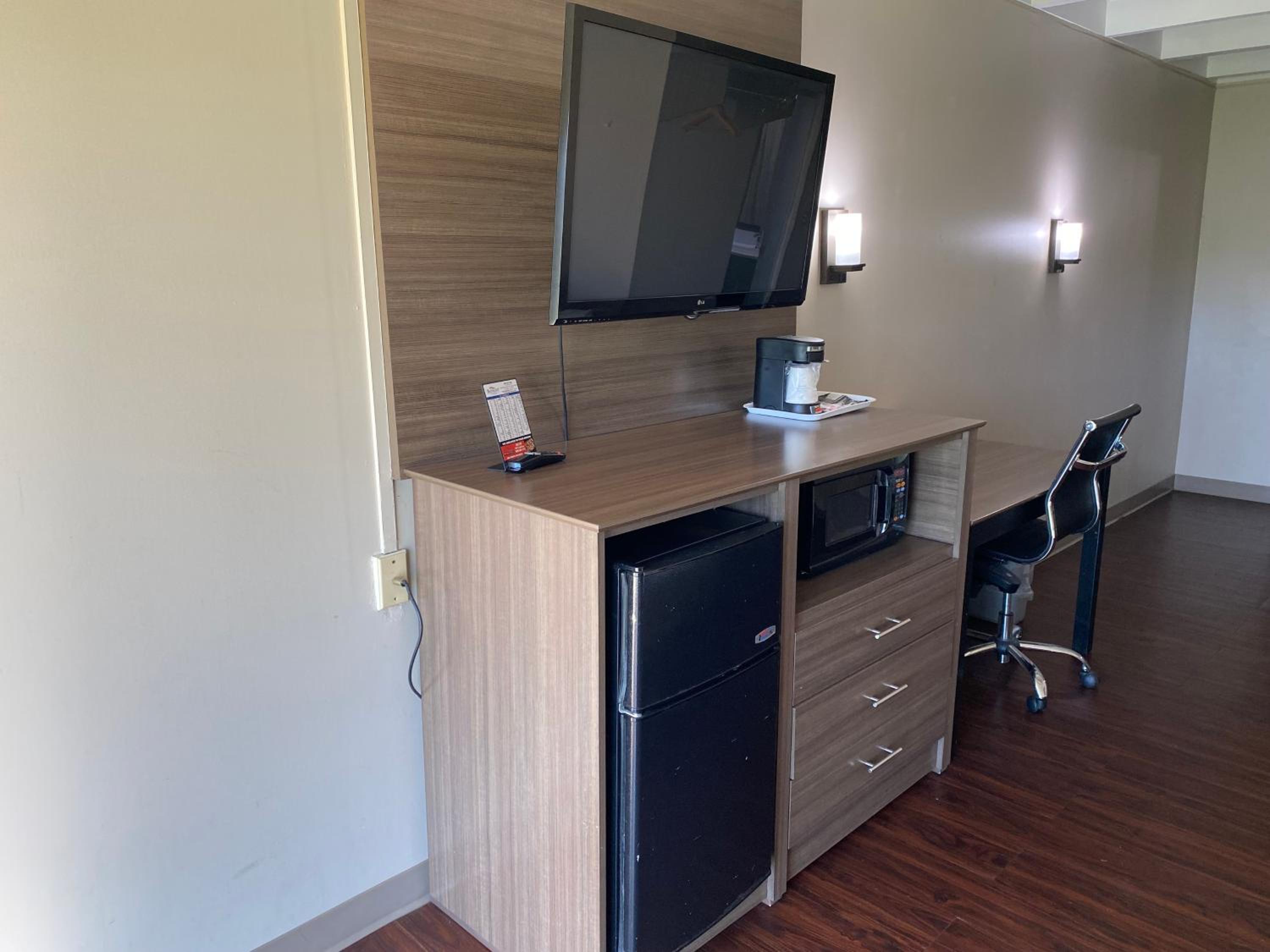 One-Bedroom Junior King Suite - Non-Smoking - Photo 5