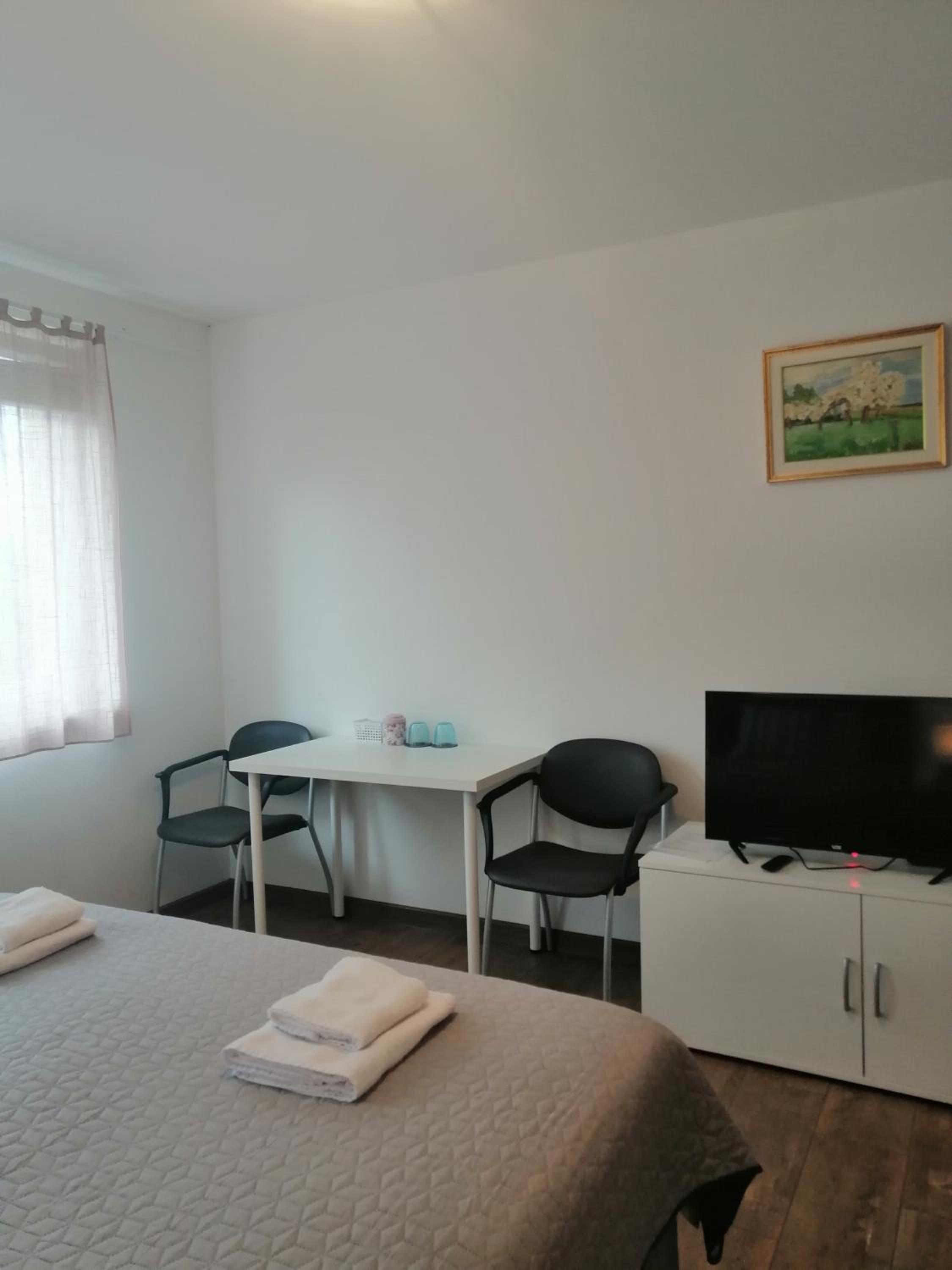 Double Room - Photo 3
