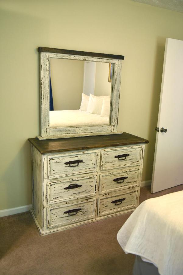 Honeymoon room, Jetted tub