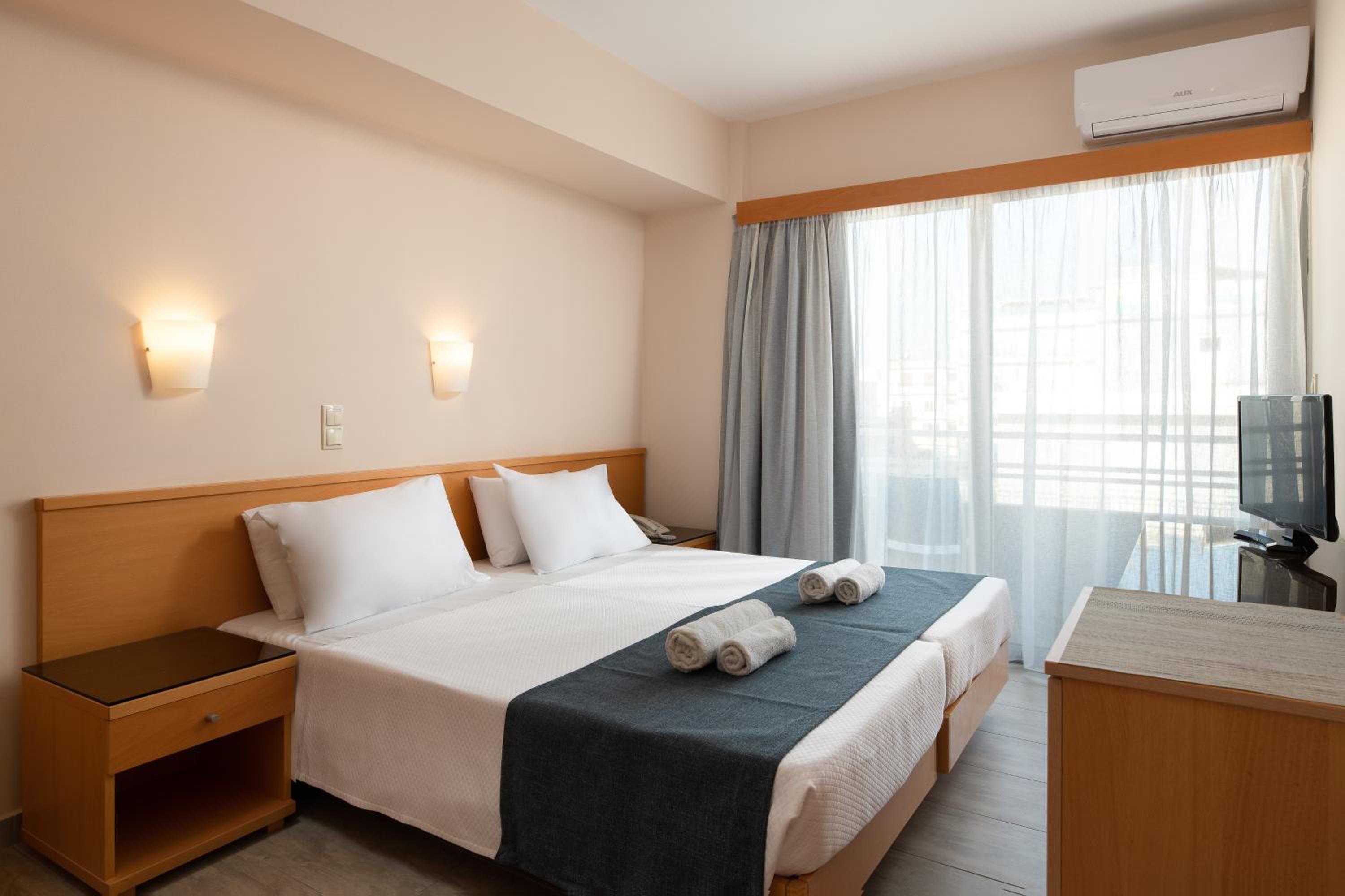 Twin Room - Photo 10