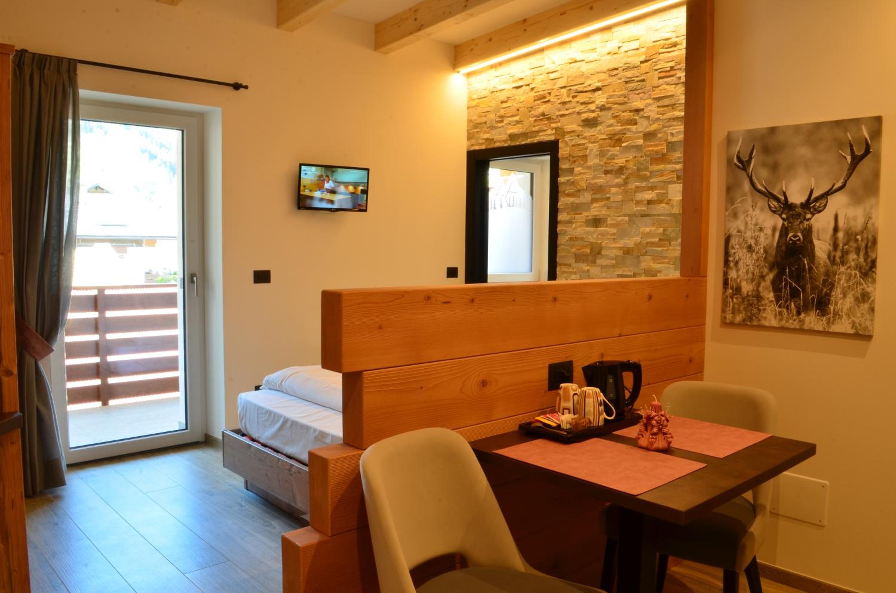 Deluxe Double Room with Balcony photo 1