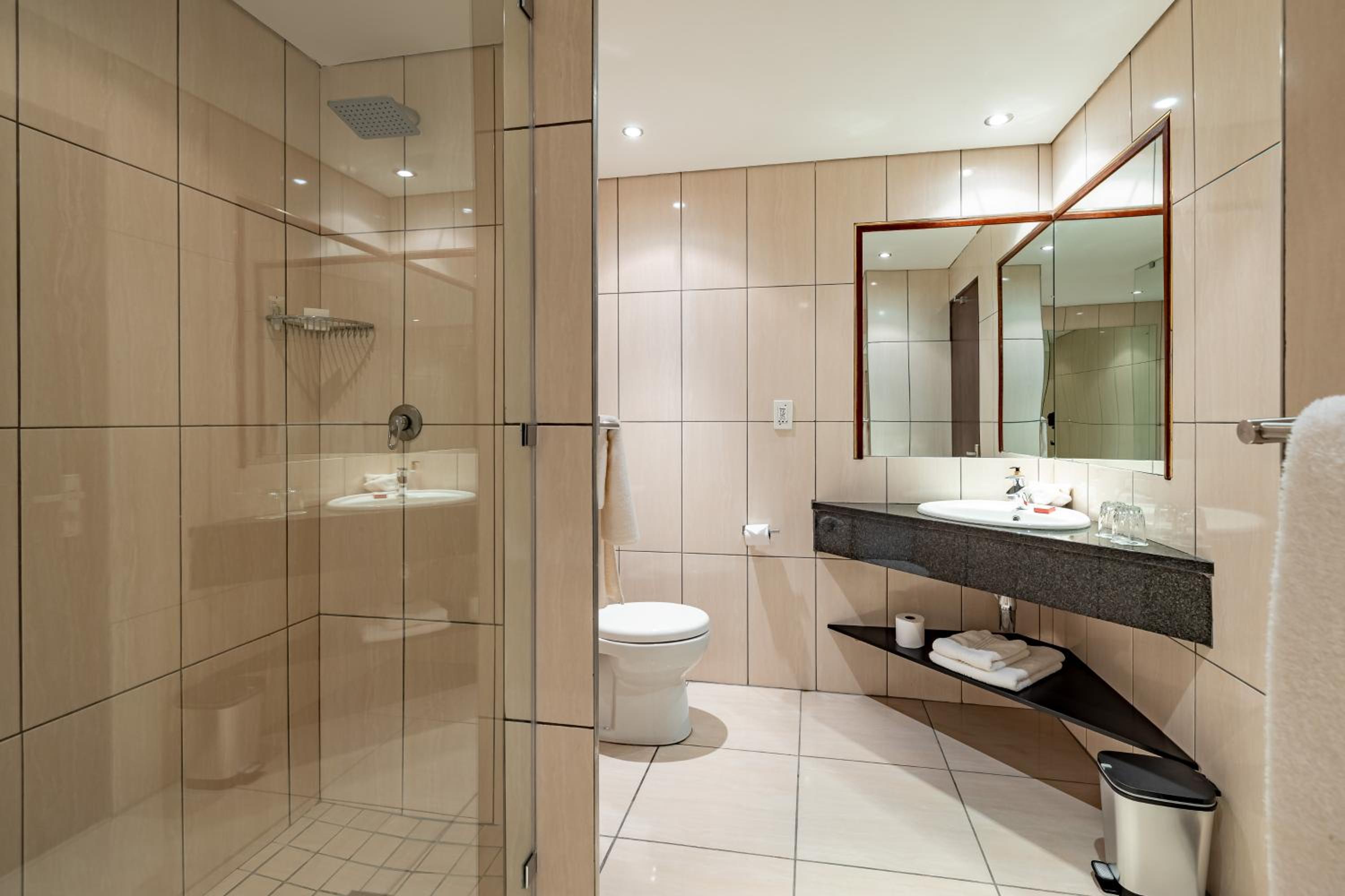 Executive Suite - Photo 7