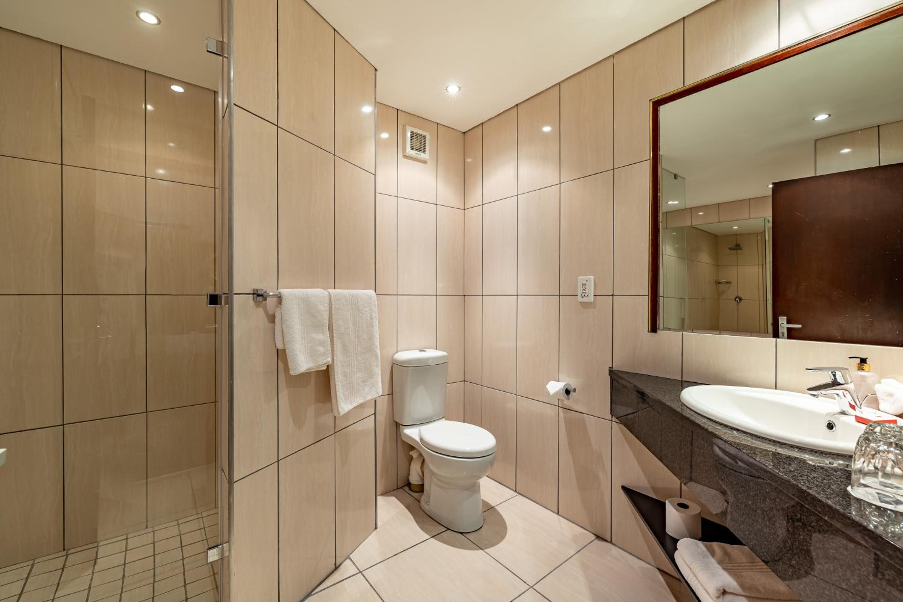 Executive Suite - Photo 5