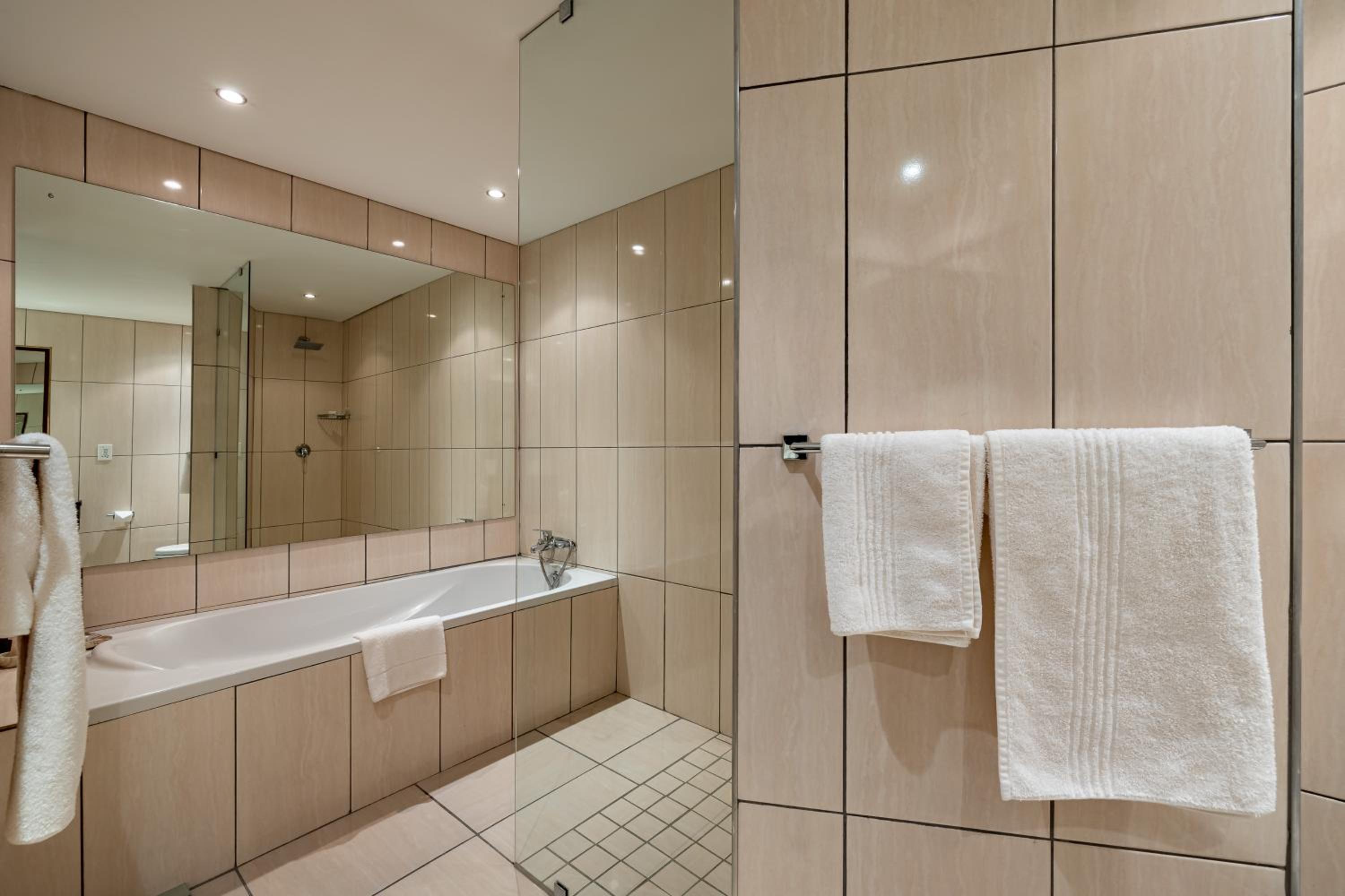 Executive Suite - Photo 6