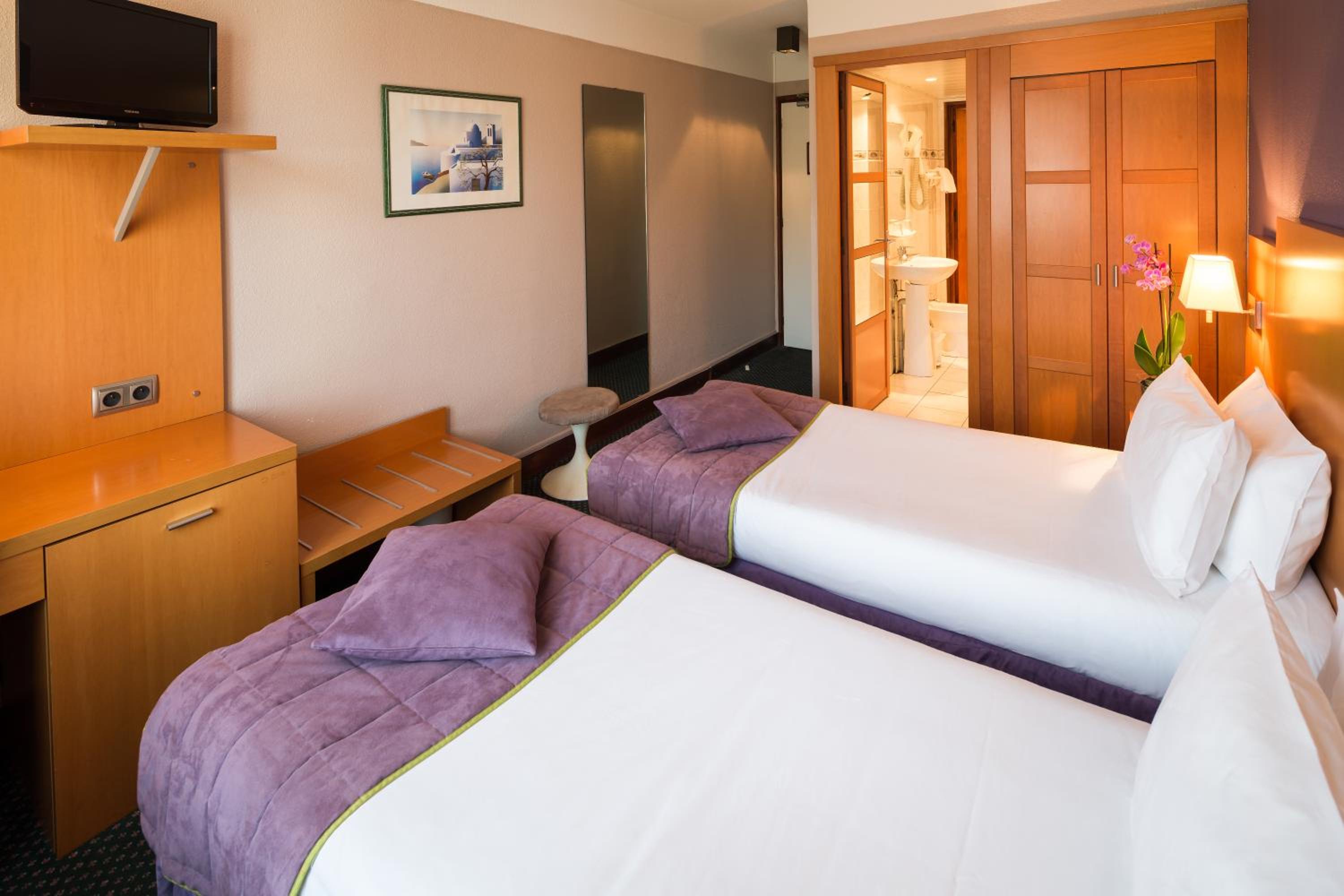 Double or Twin Room - Photo 1