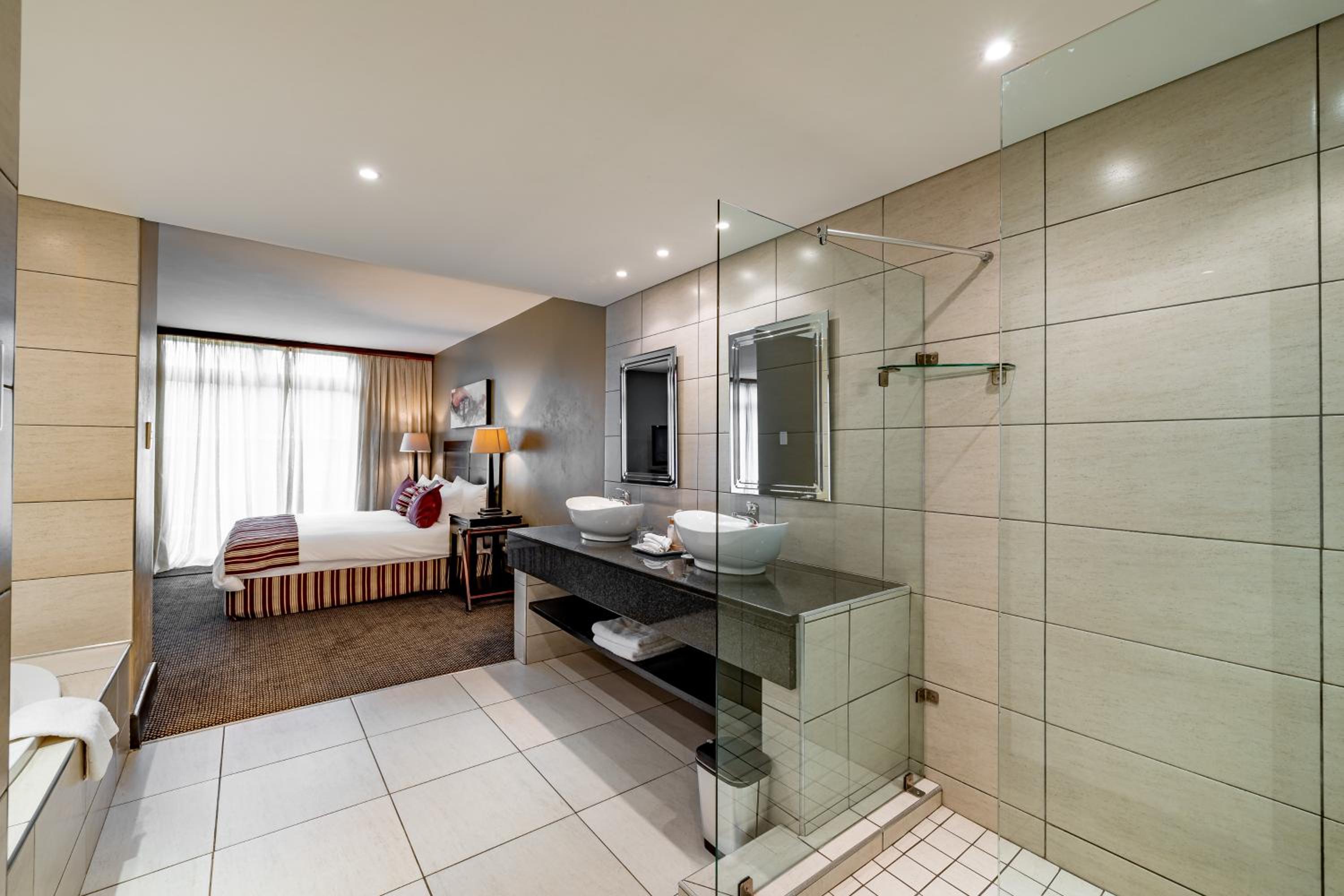 Executive Suite - Photo 4