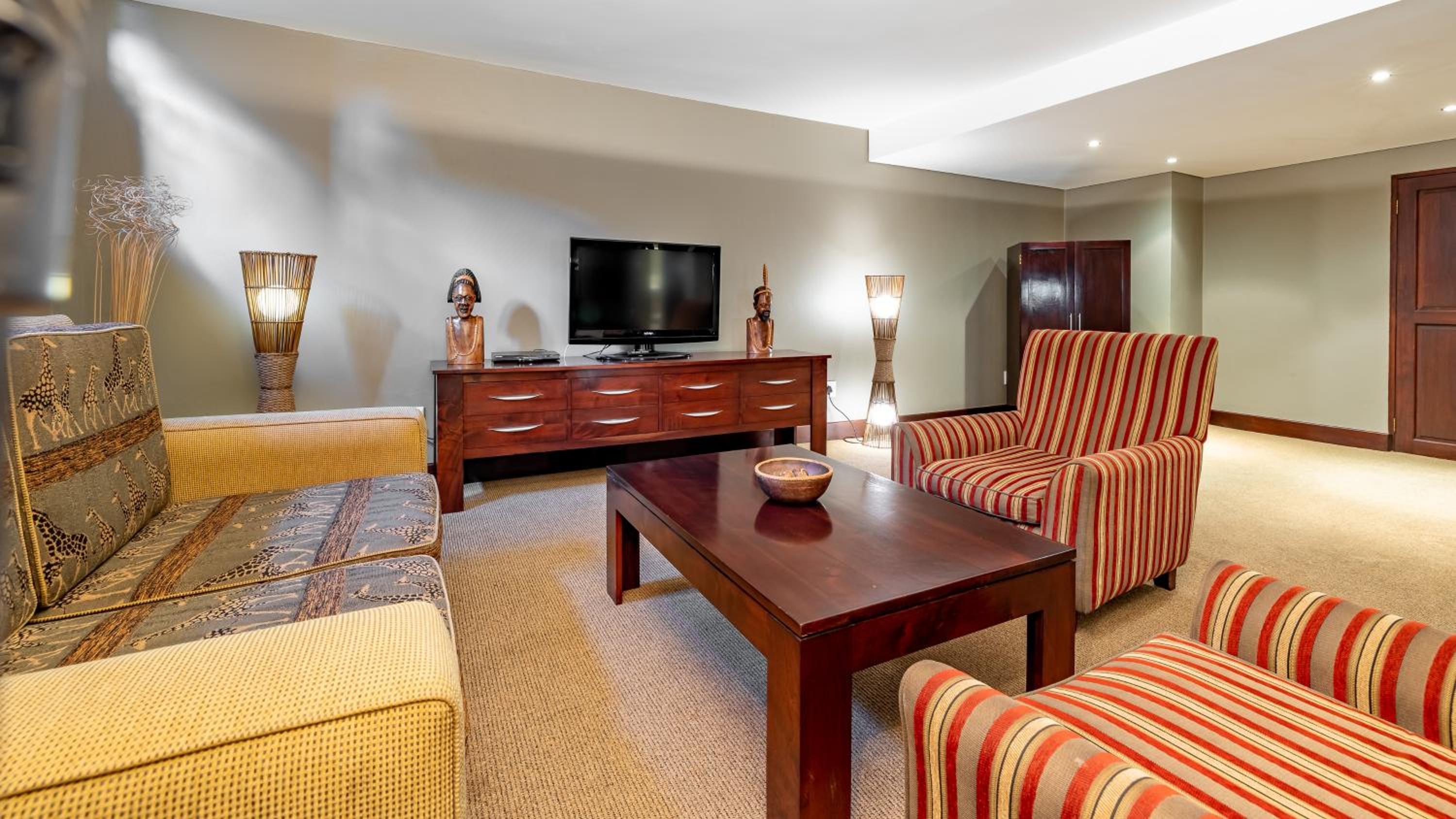 Executive Suite - Photo 10