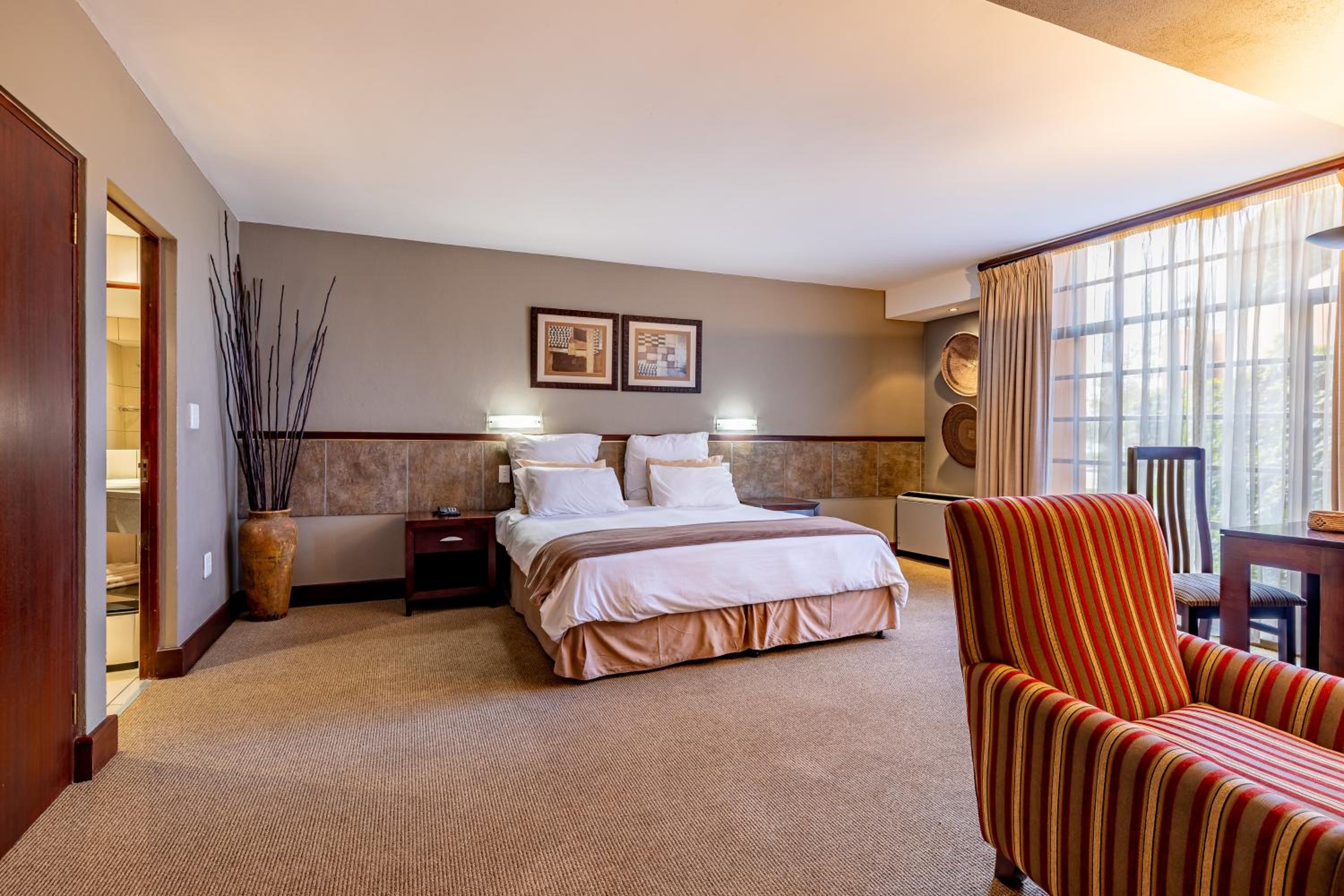 Executive Suite - Photo 1