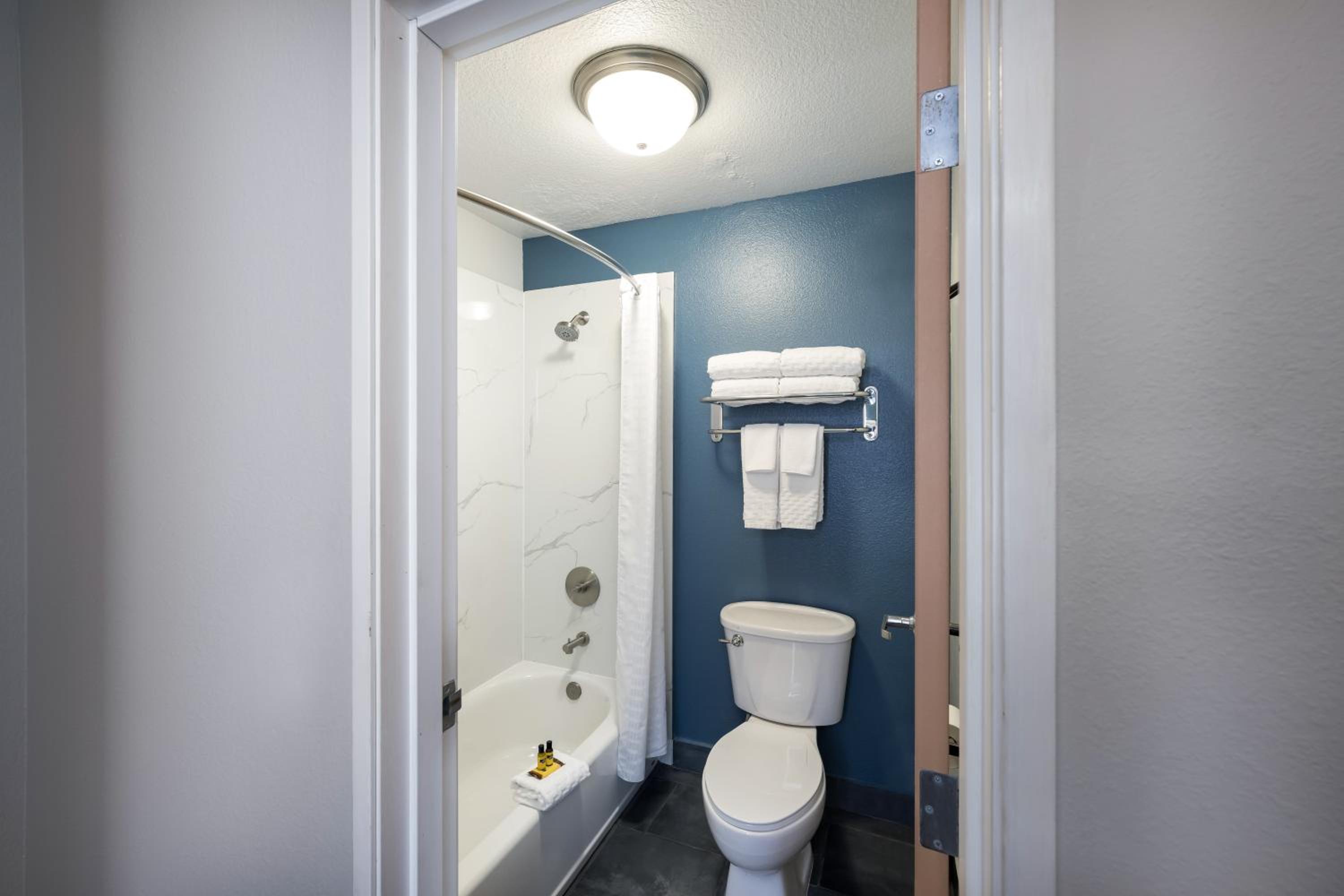 King Suite Kitchenette - Non-Smoking photo 2