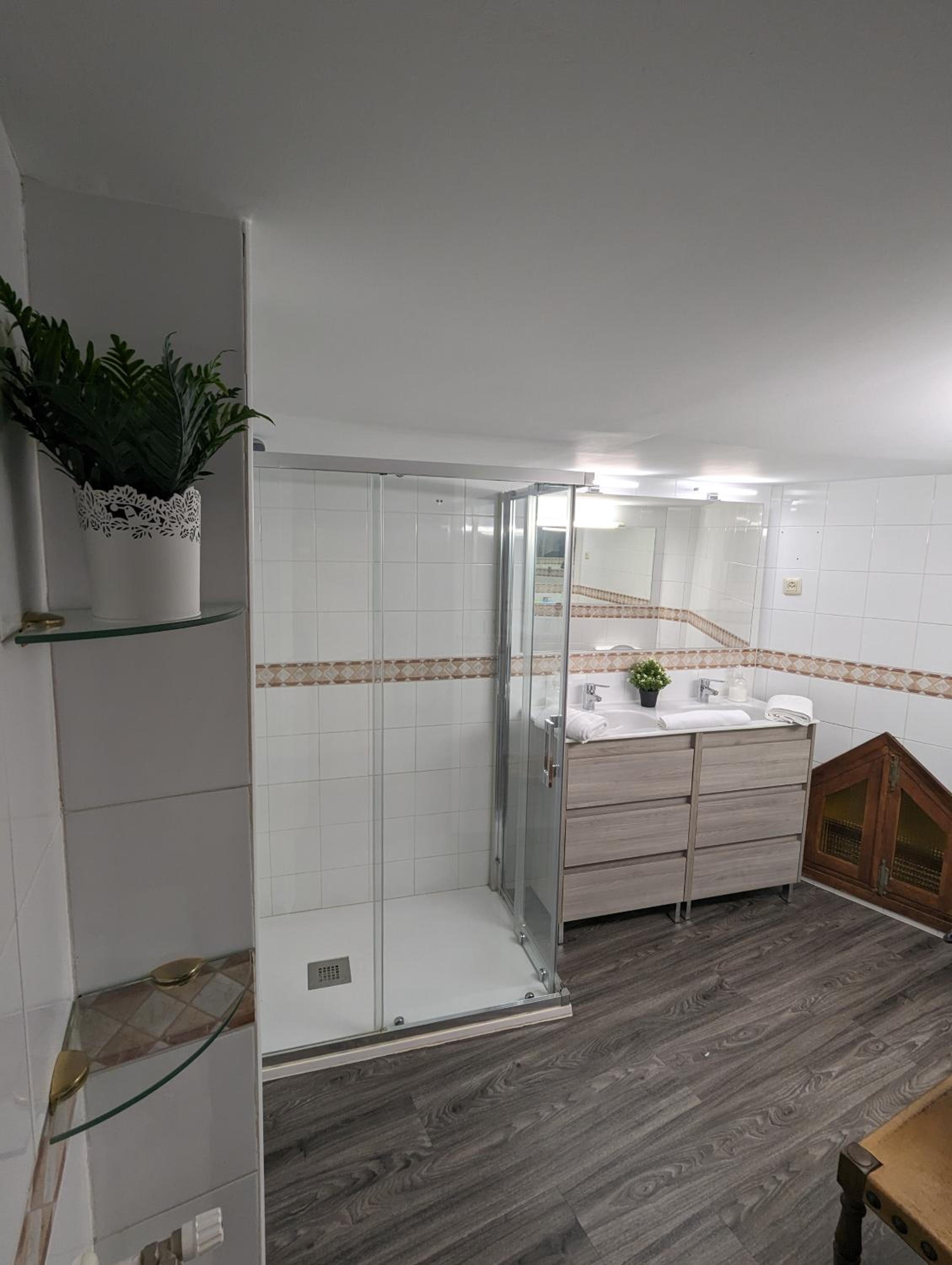Three-Bedroom Apartment - Photo 3