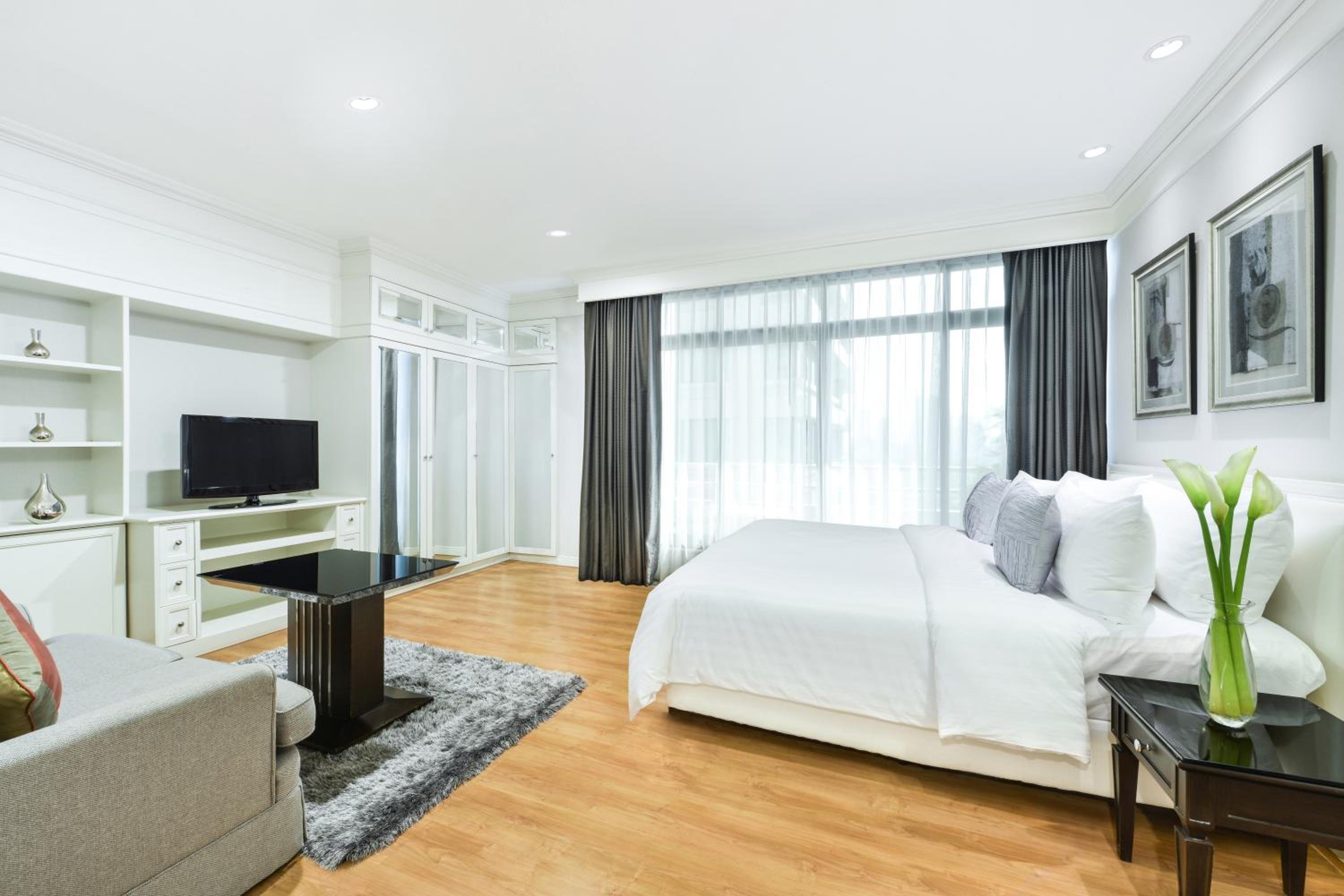 Deluxe King Room photo 2