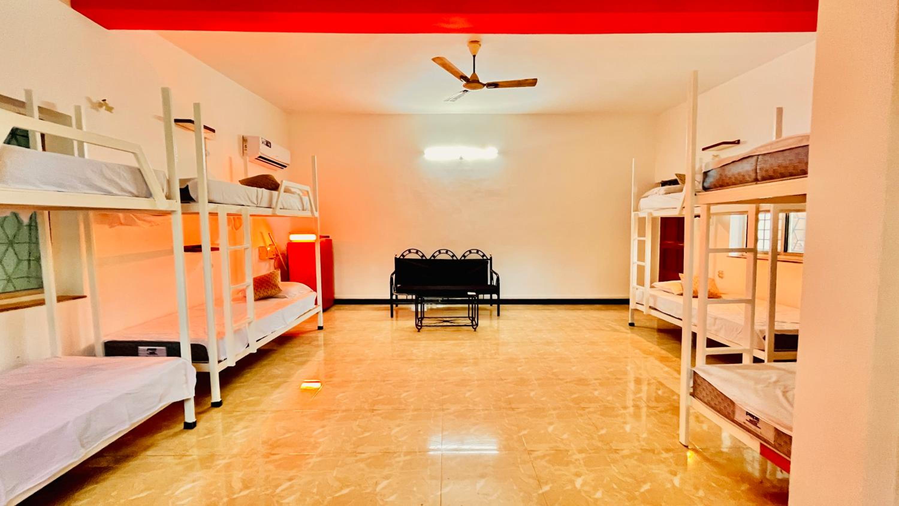 Bed in 8-Bed Mixed Dormitory Room photo 1