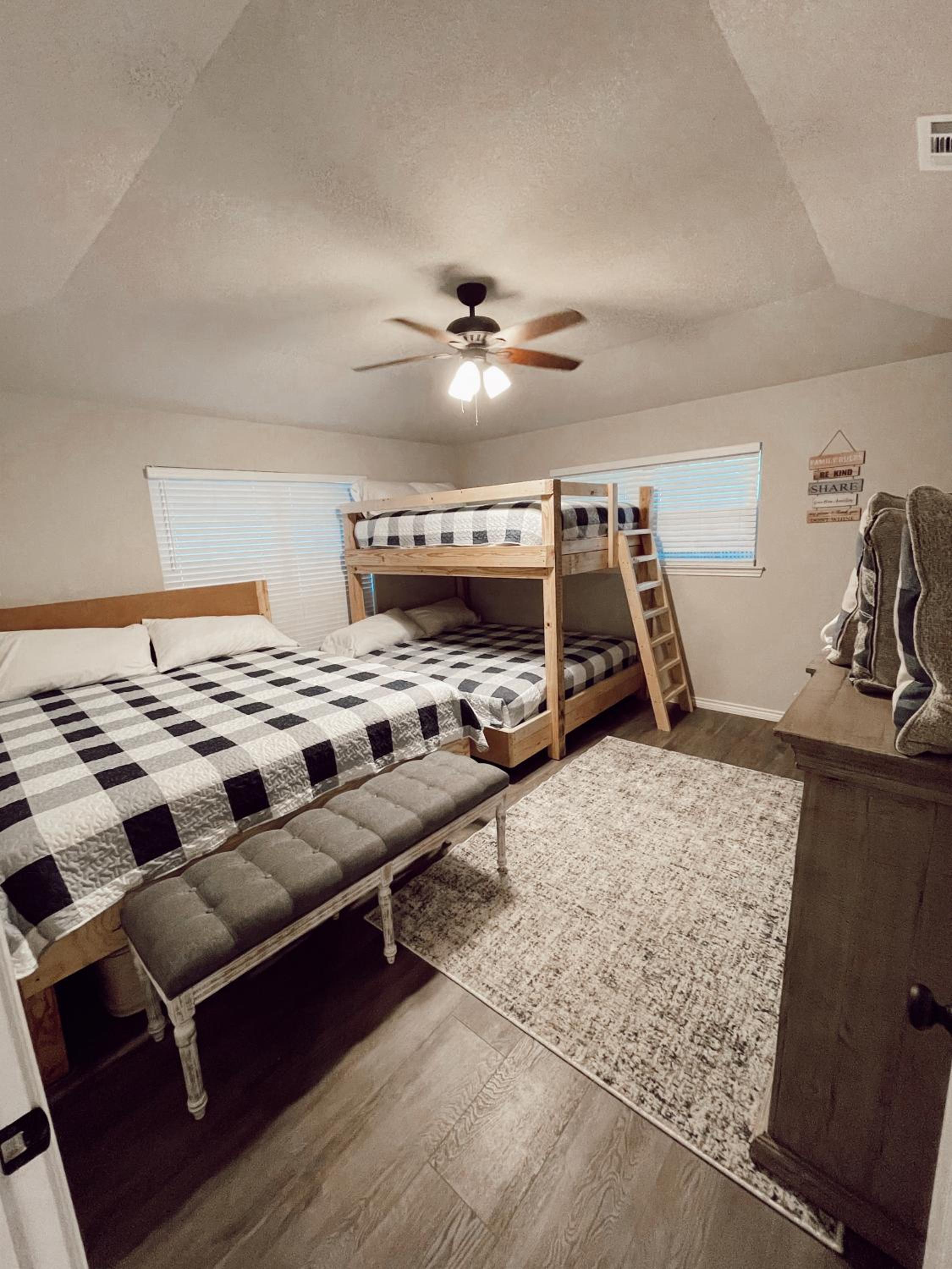 Four-Bedroom House photo 1