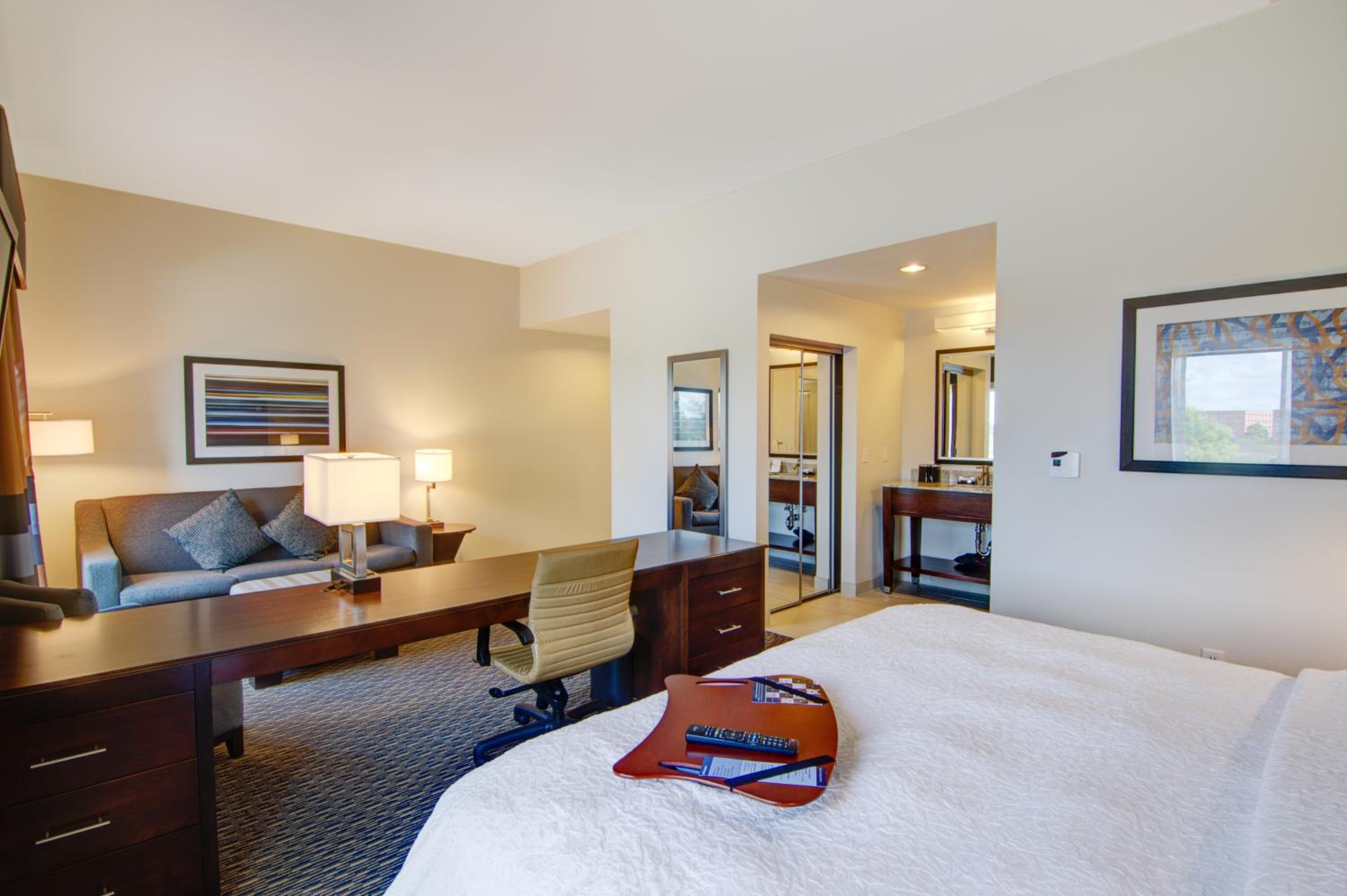 King Studio Suite with Sofa Bed - Hearing Access/Non-Smoking