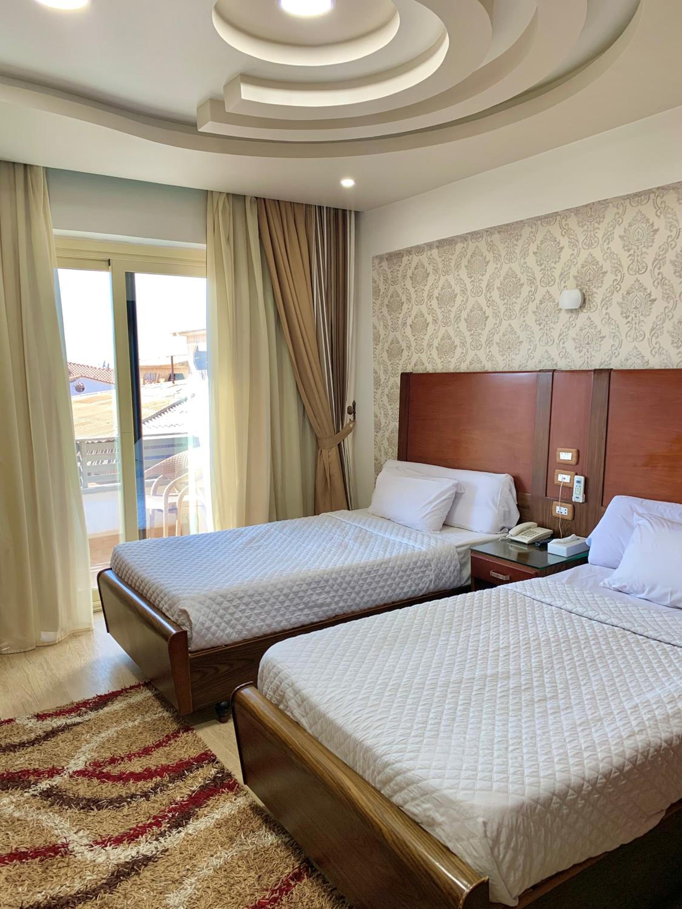 Deluxe Double or Twin Room with City View - Photo 4