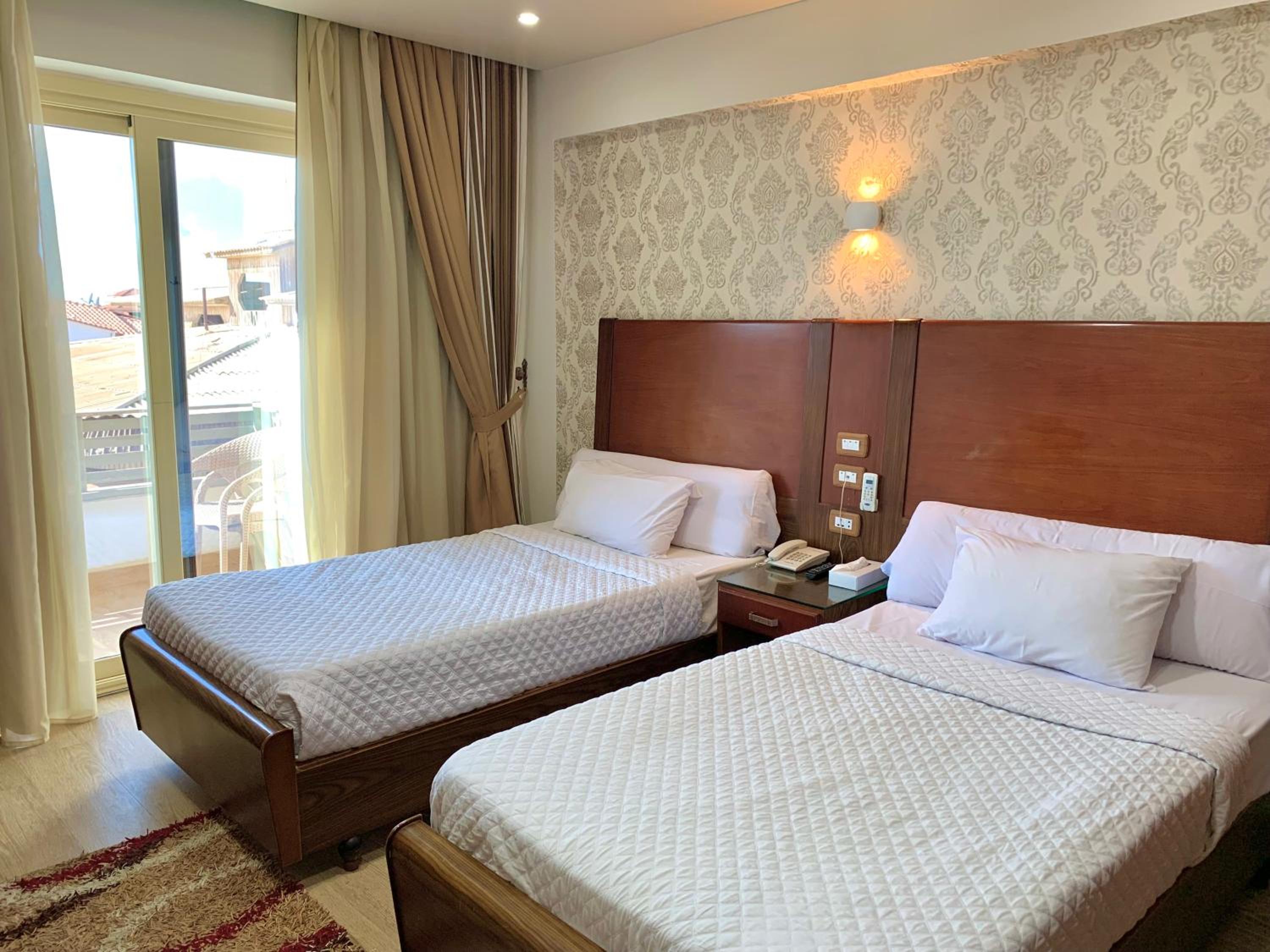 Deluxe Double or Twin Room with City View - Photo 5