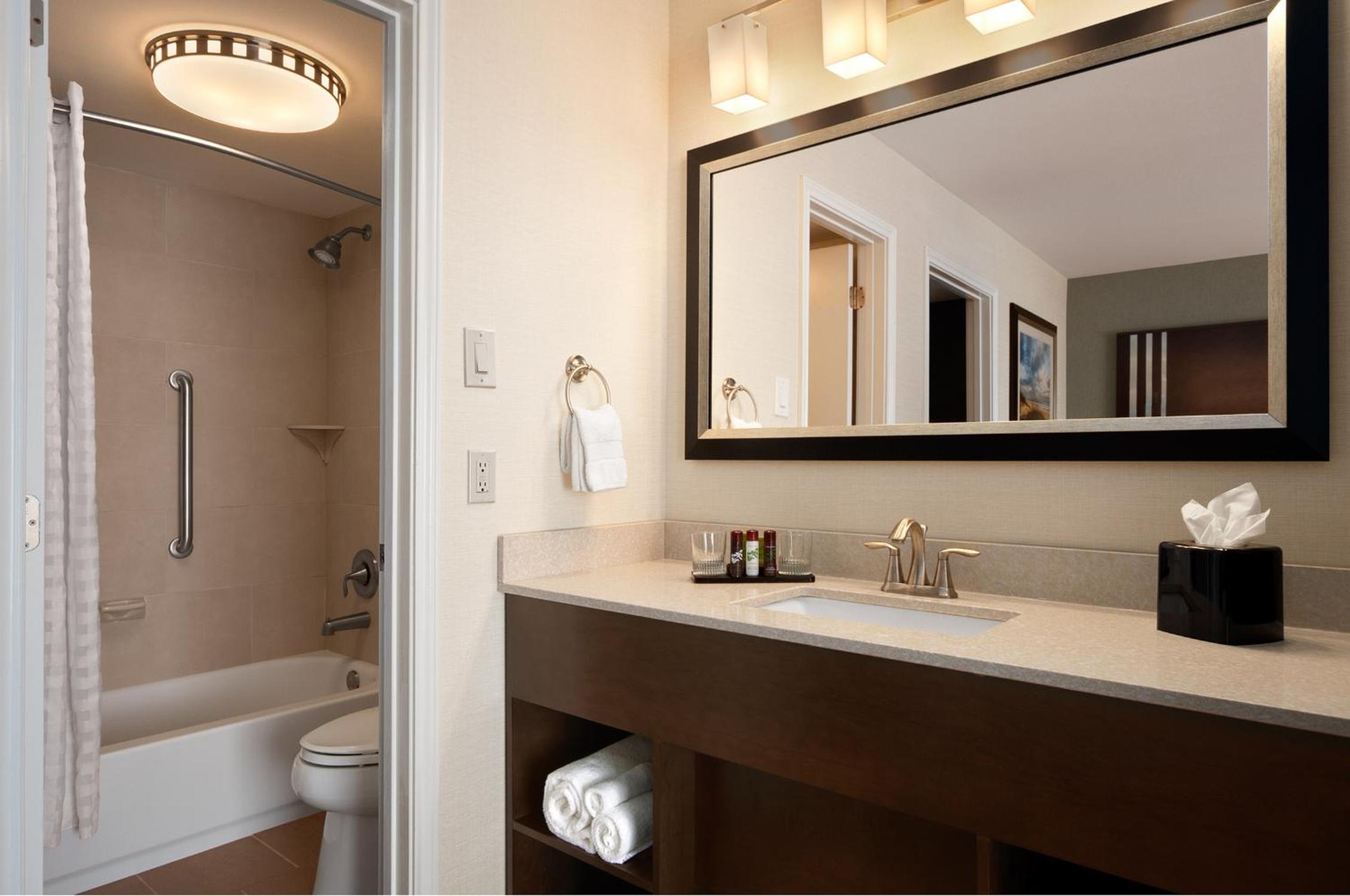 Suite with Two Queen Beds - Non-Smoking - Photo 3