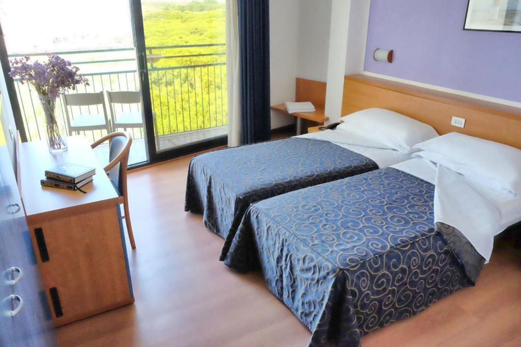 Twin Room with Partial Sea View photo 1