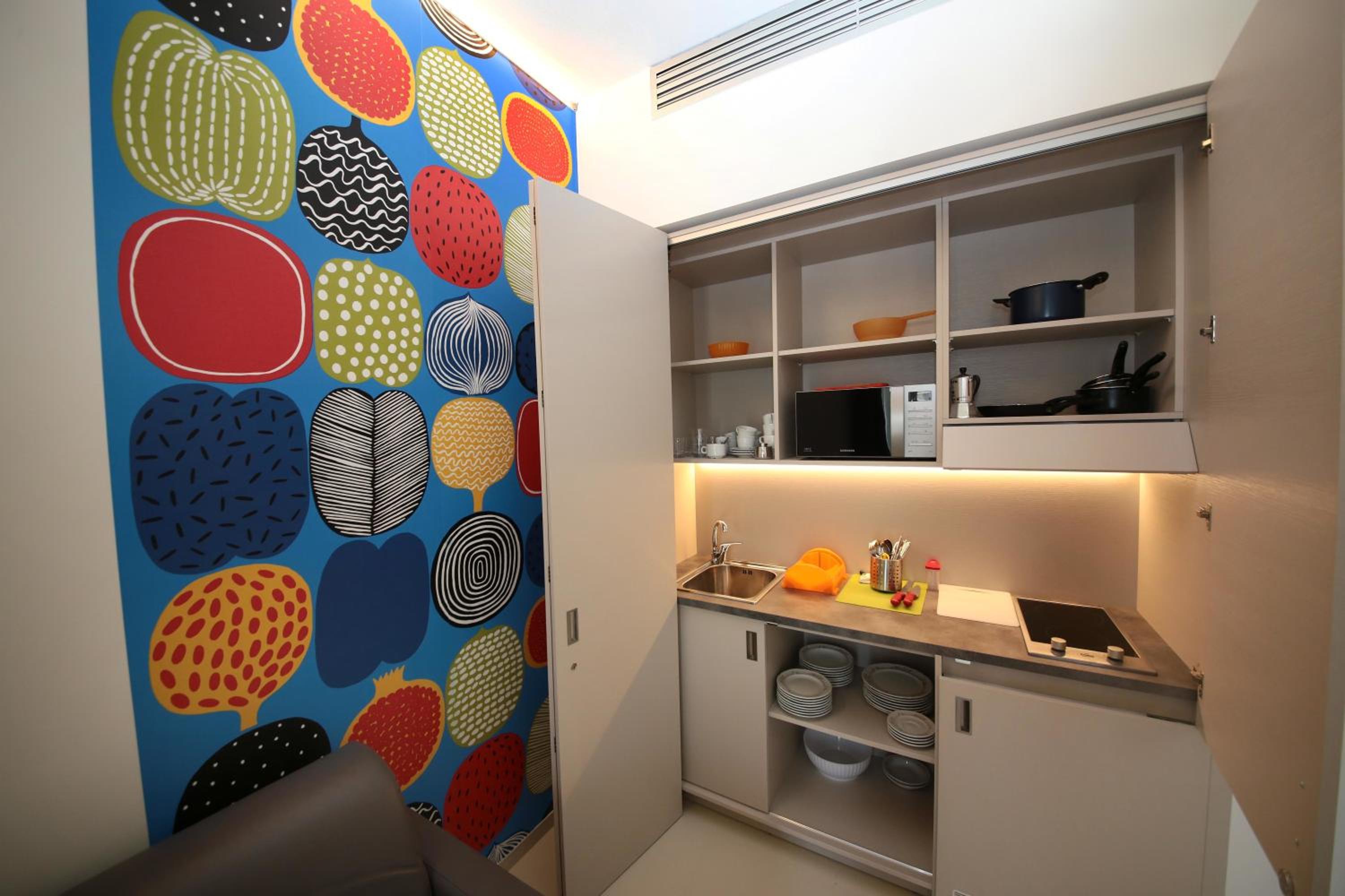 Deluxe One-Bedroom Apartment photo 3