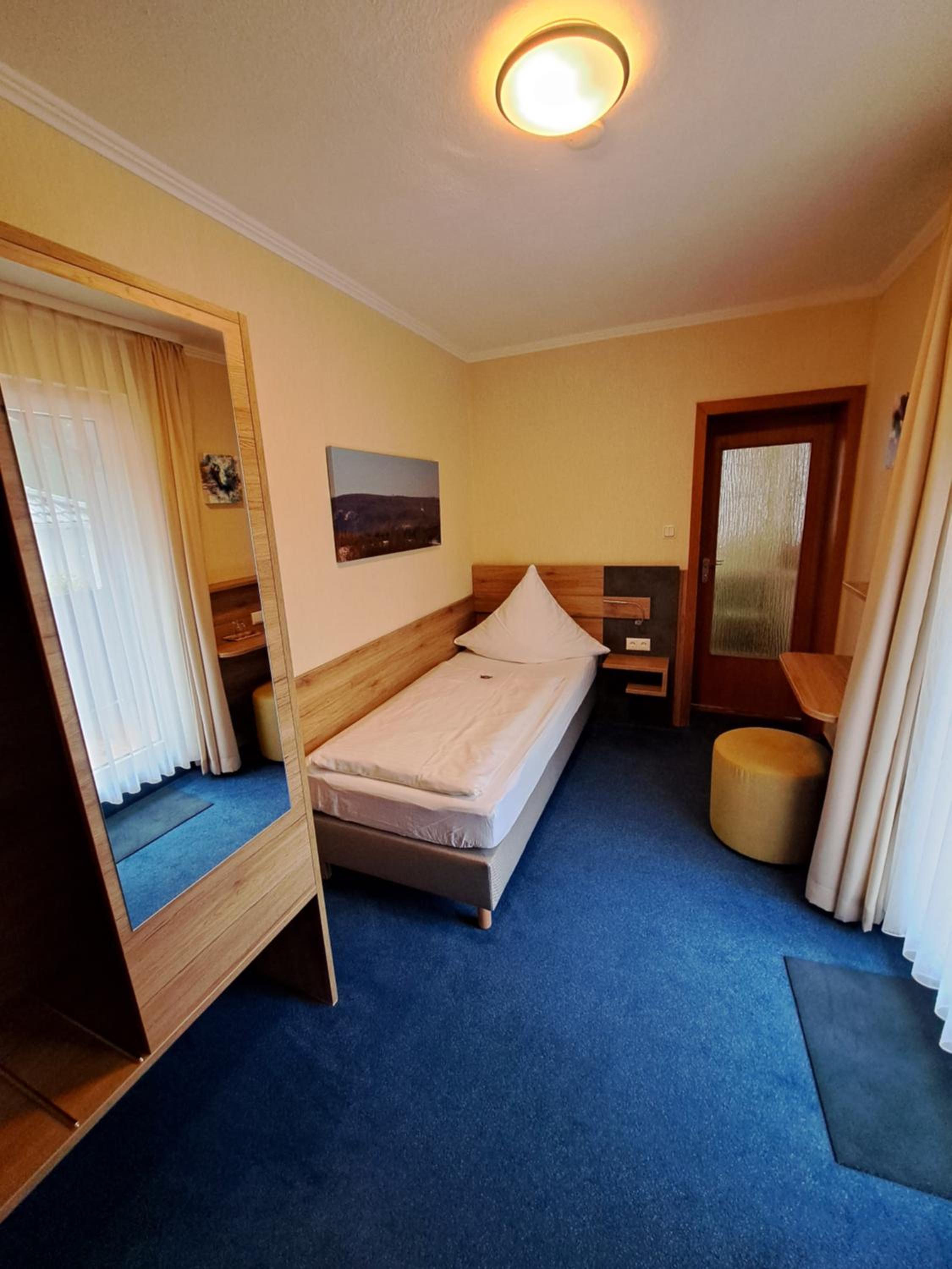 Single Room photo 3